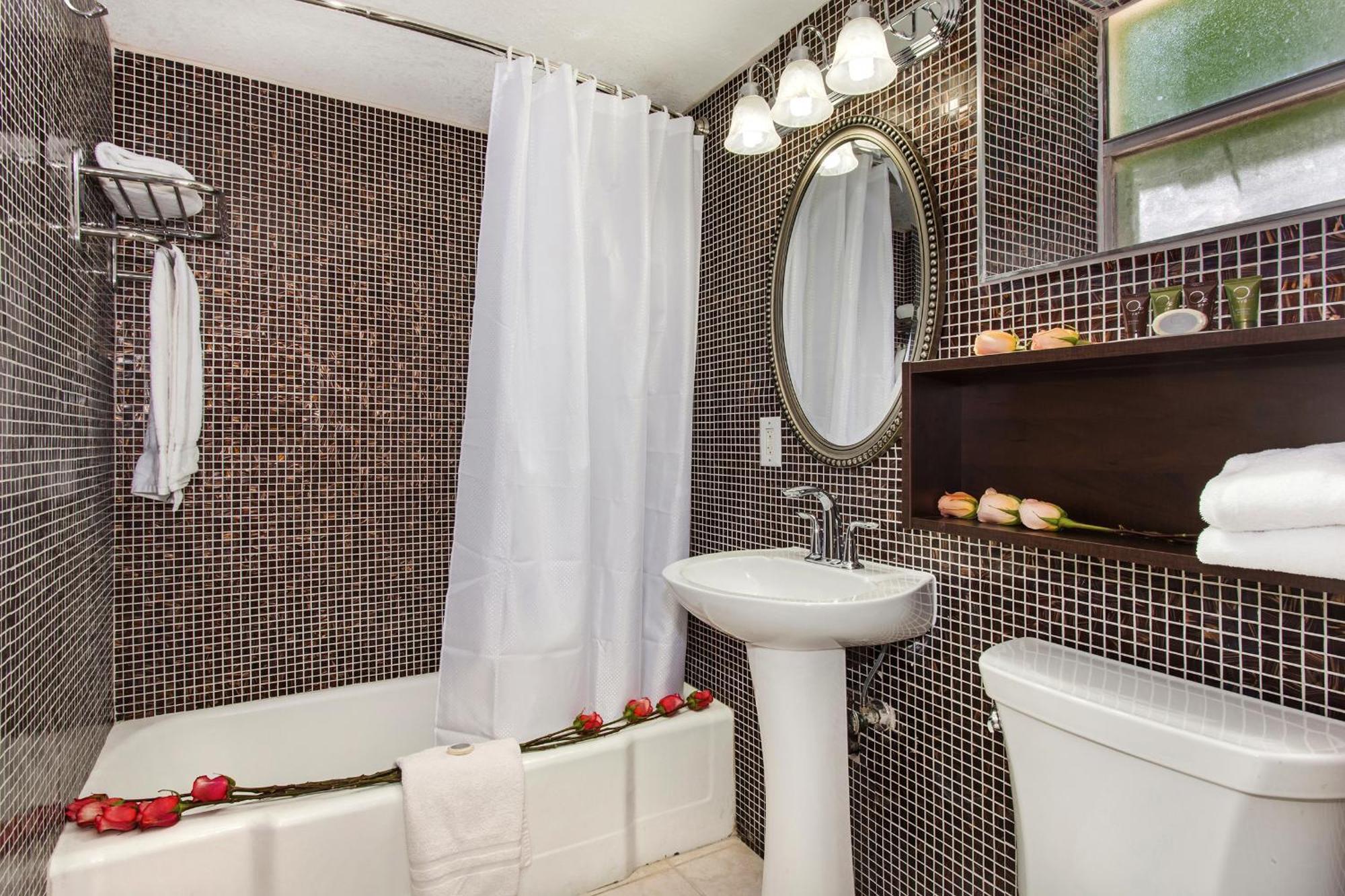 One-Bedroom Suite (4 Adults),1156306371:JPEG