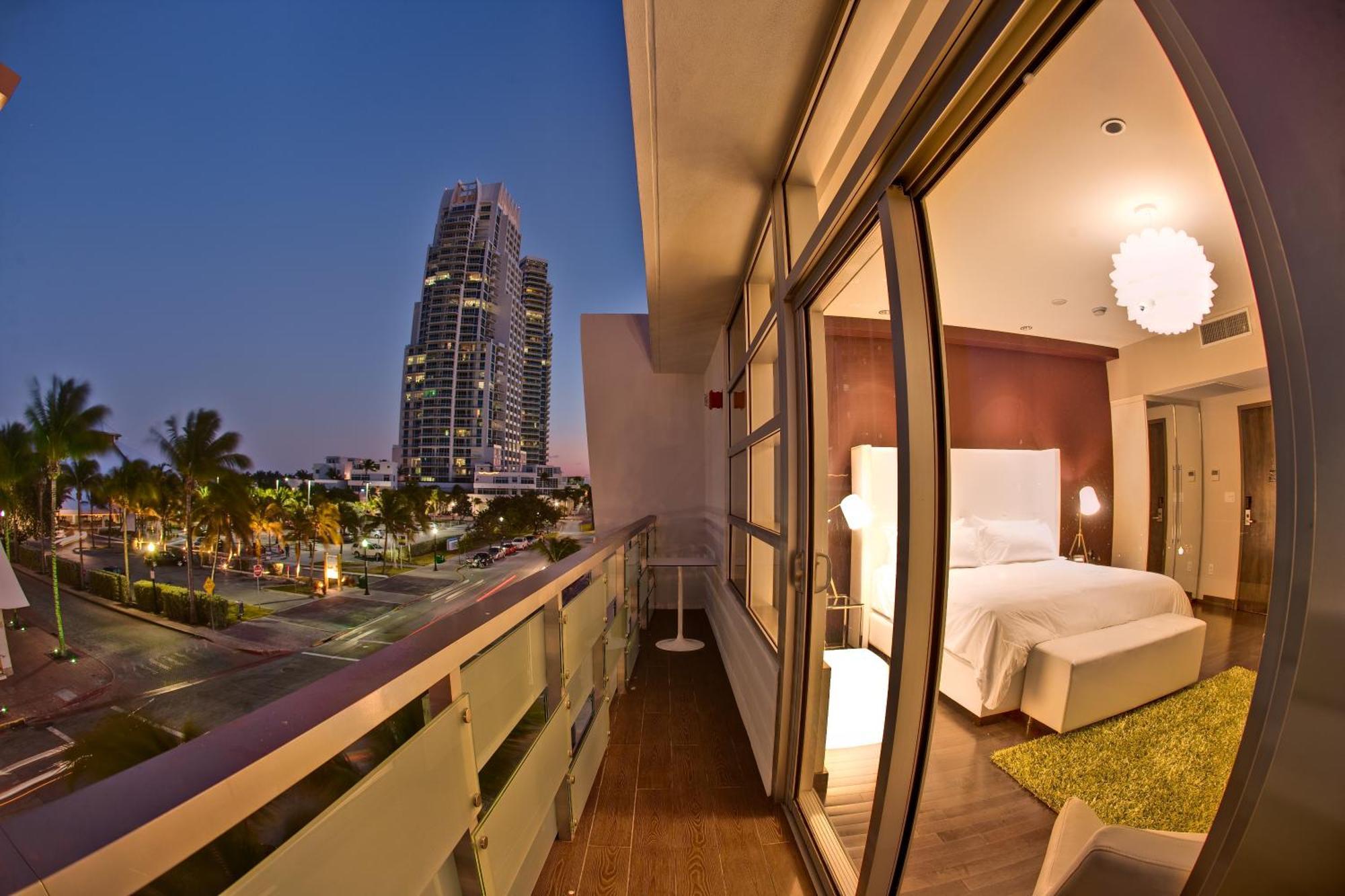 Prime King Balcony Room