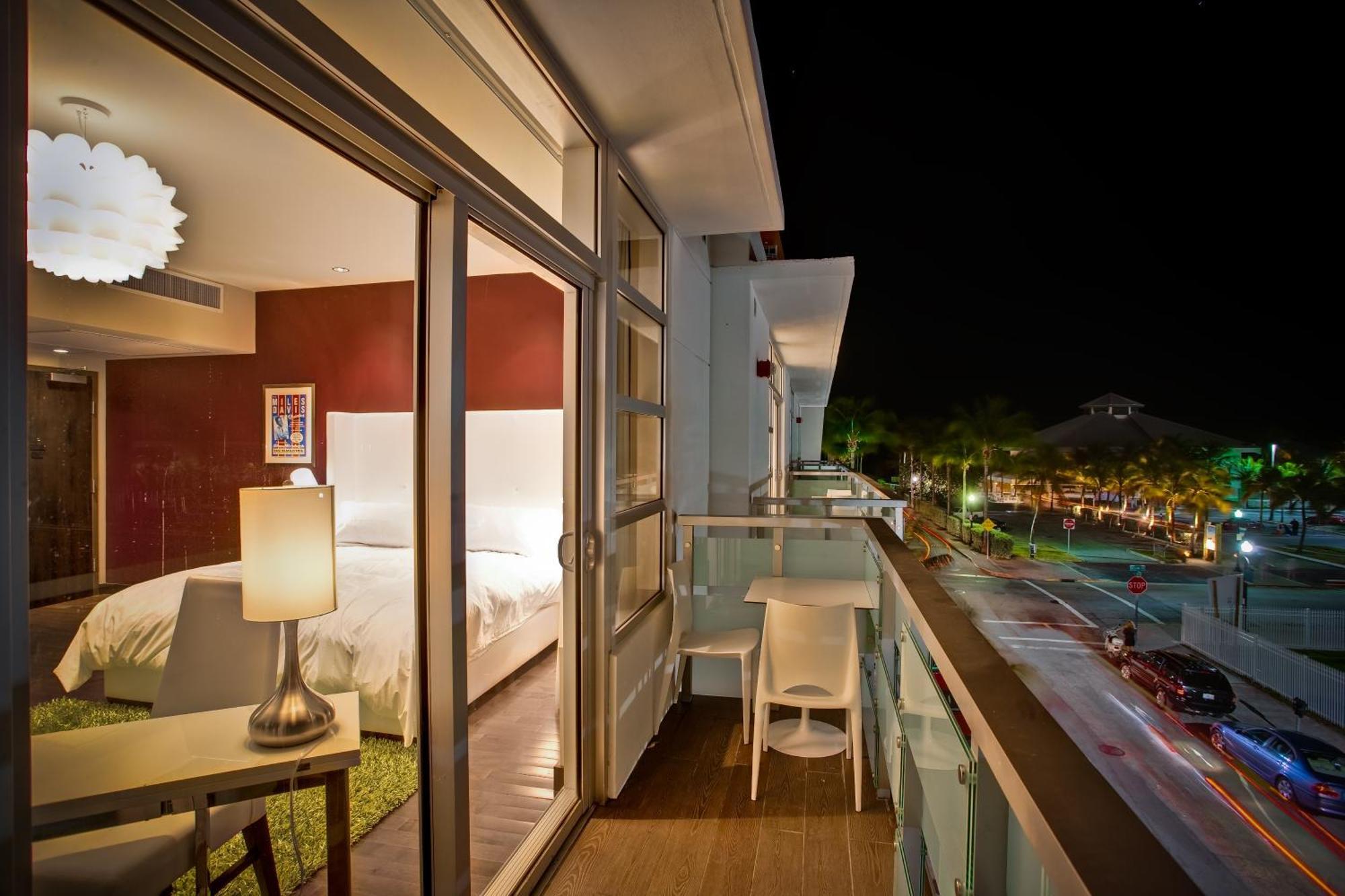 Prime King Balcony Room