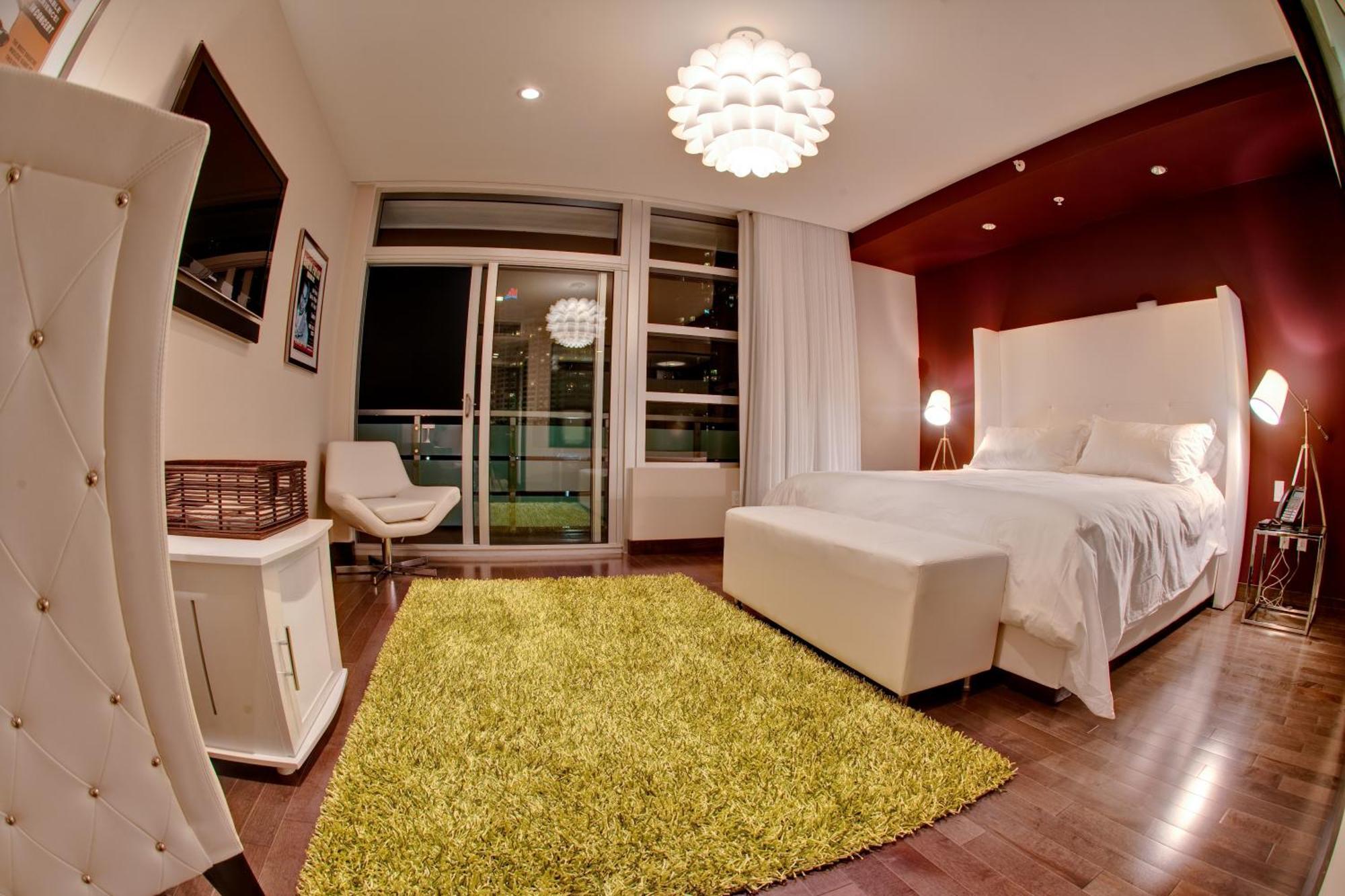 Prime King Balcony Room