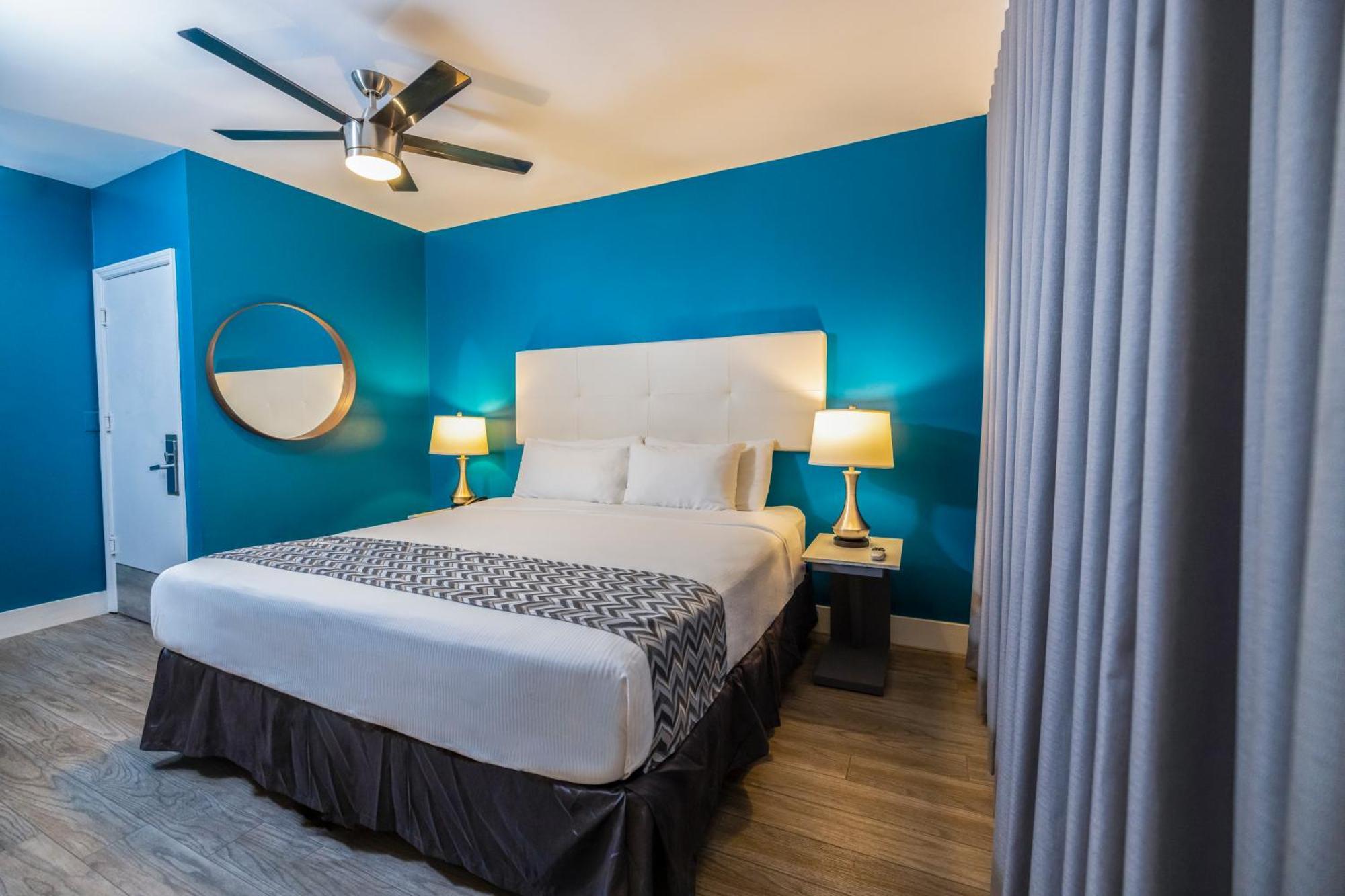 Deluxe King Room