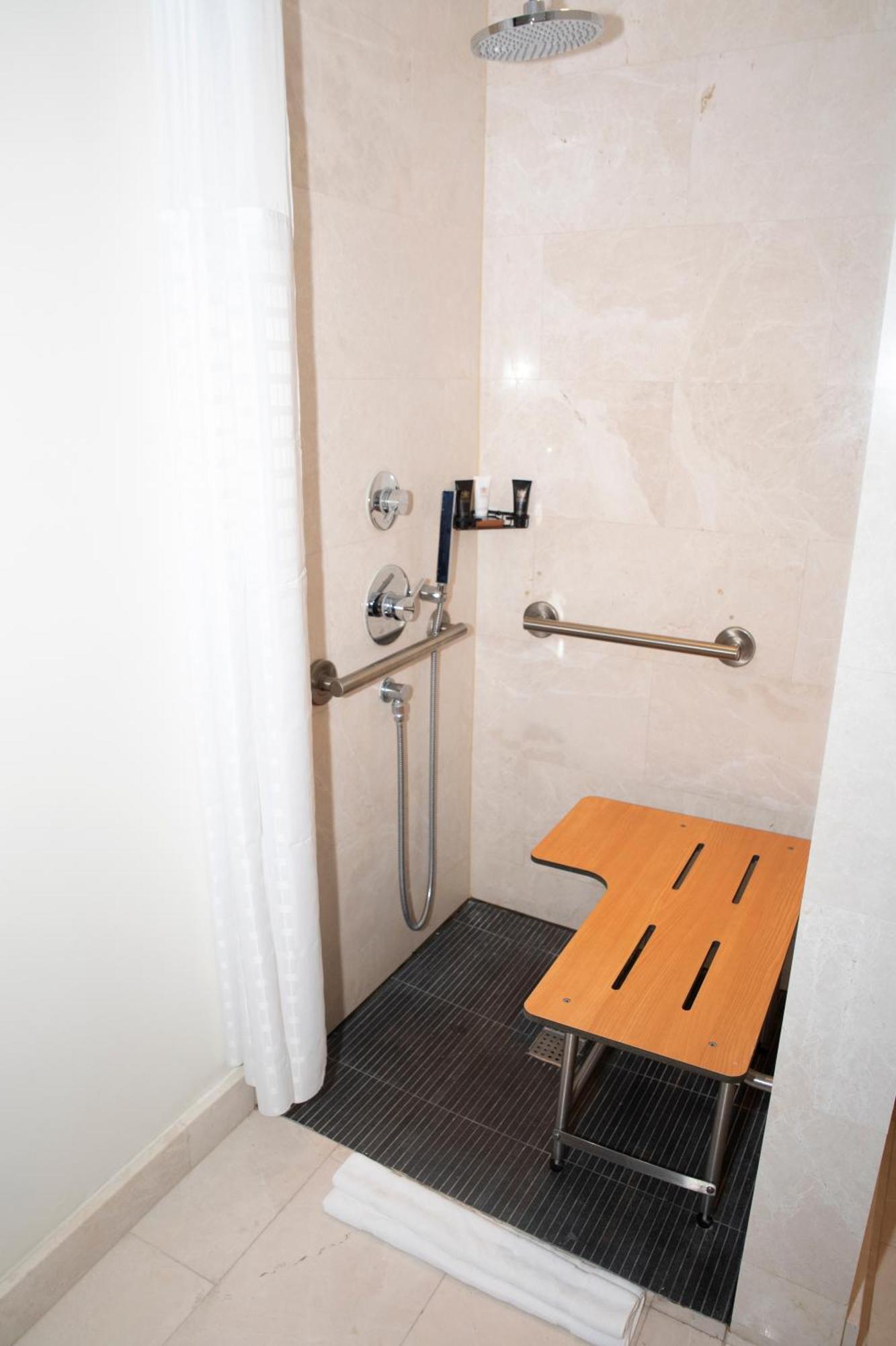 Premium King Accessible