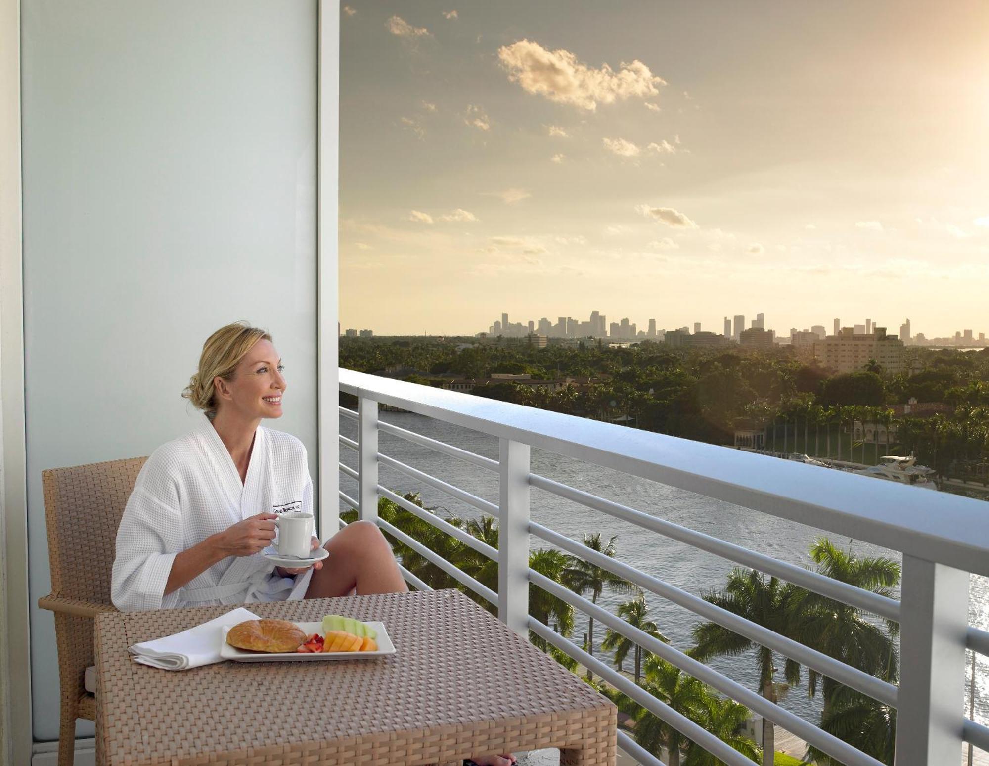 King Suite Bay Front View