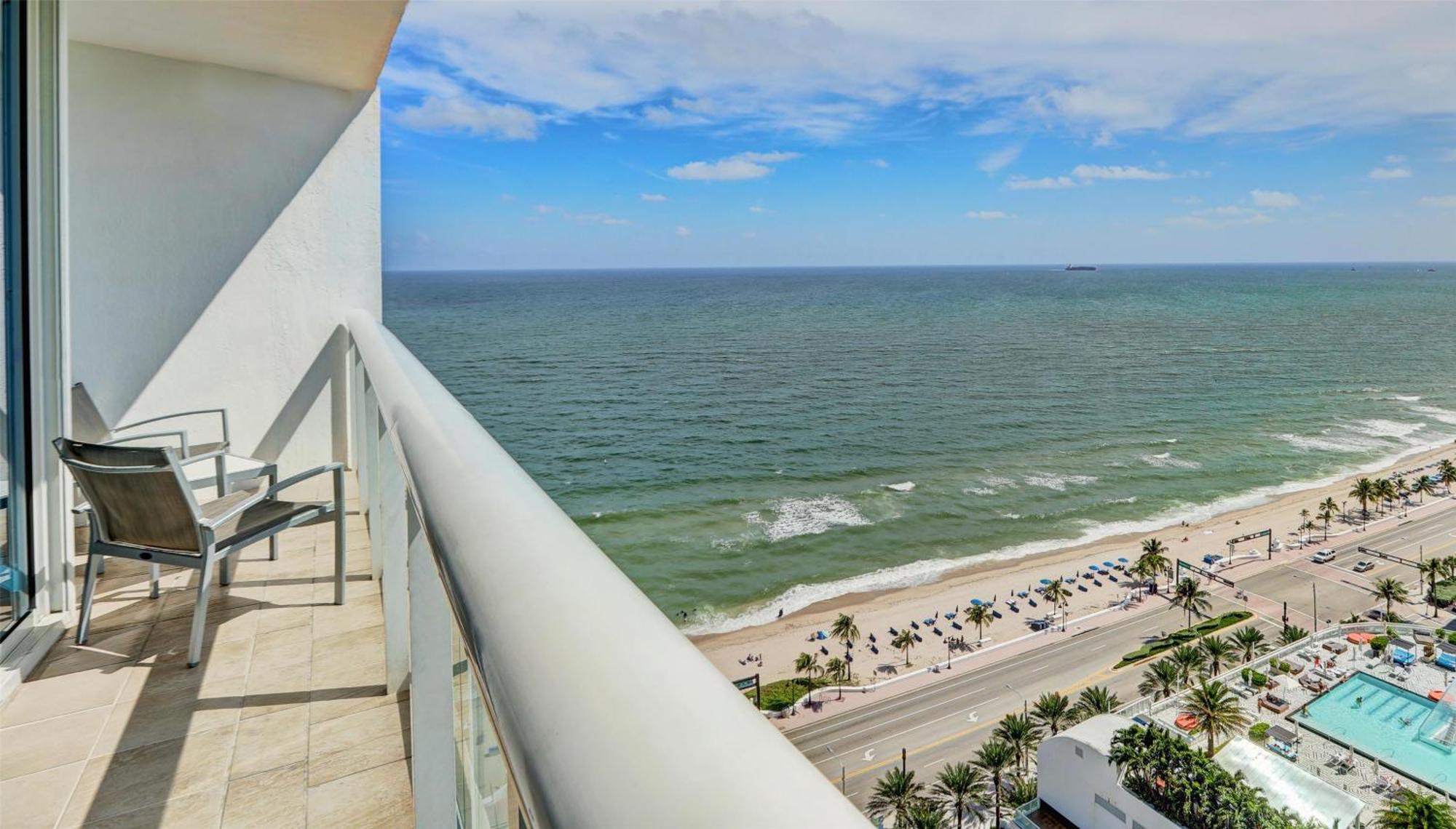 King Suite with View - Hearing Accessible,1678632110:JPEG