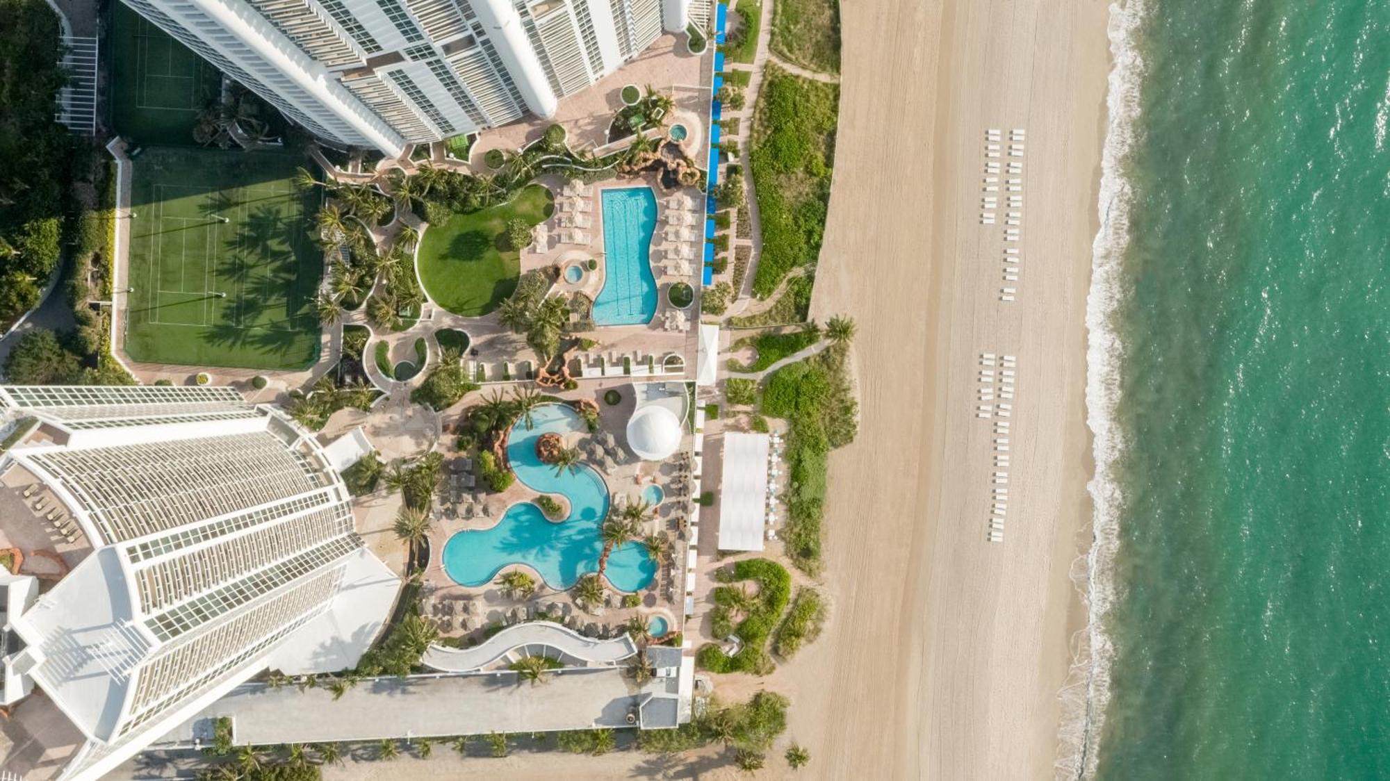 Deluxe Room with Two Queen Beds and Bay View,1739385427:JPEG