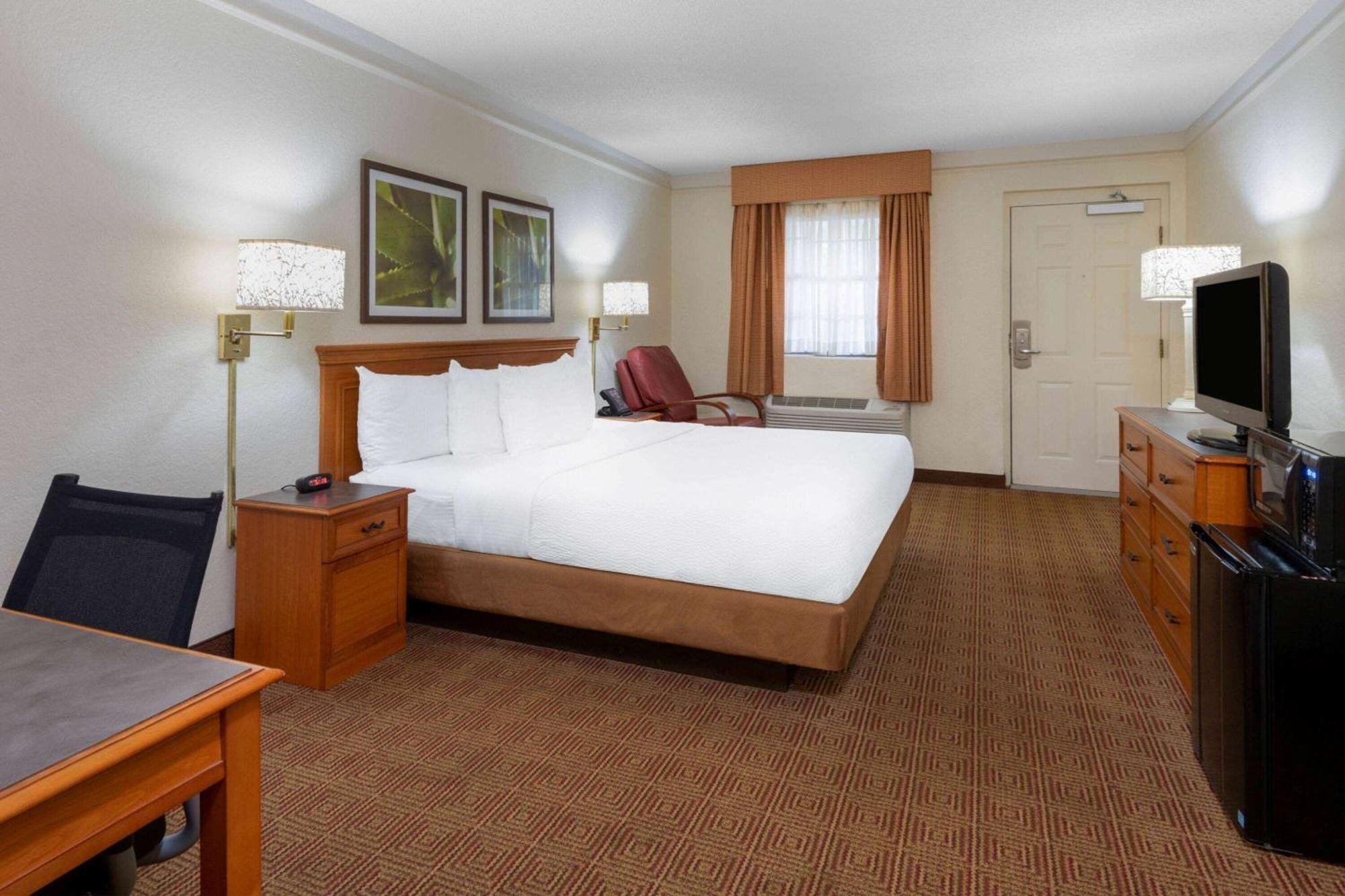 Deluxe King Room,1279468348:JPEG