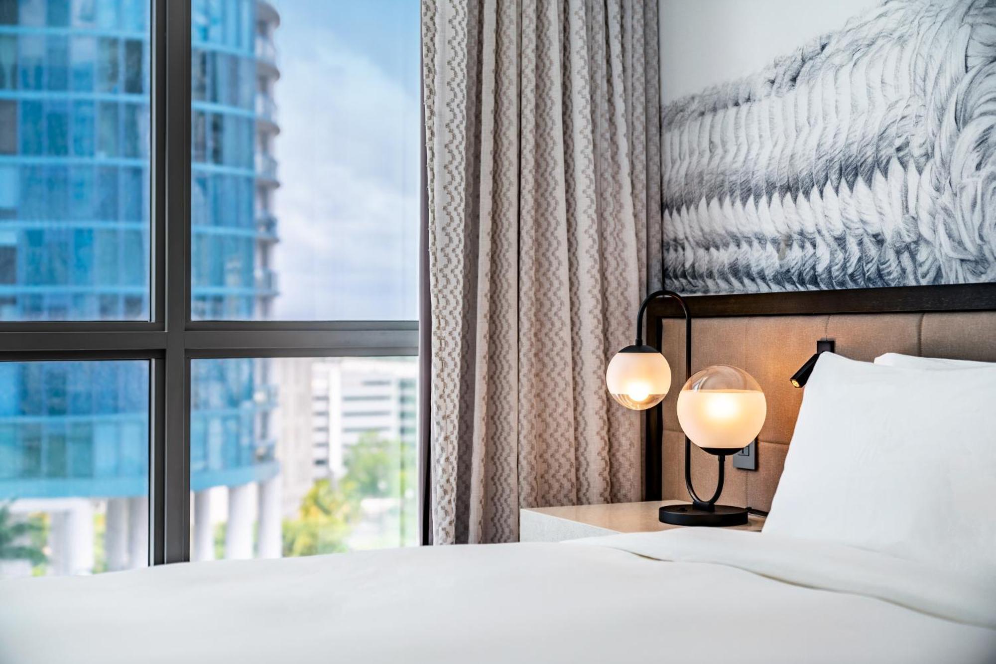 Habitación Doble con cama grande y vistas a la ciudad