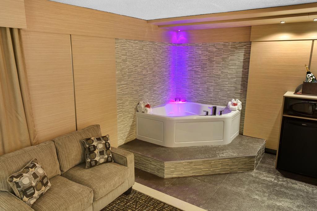 Honeymoon Suite with Spa Bath,1153837644:JPEG