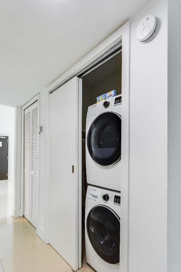2 Slaapkamers/2 Badkamers met Balkon - Uitzicht op de Stad