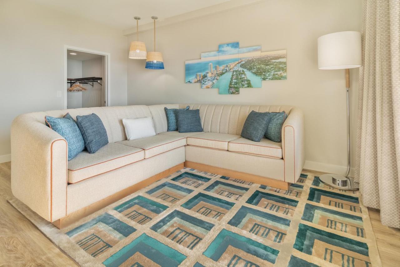 One Bedroom Suite - King Bed - Oceanfront,1341653918:JPEG