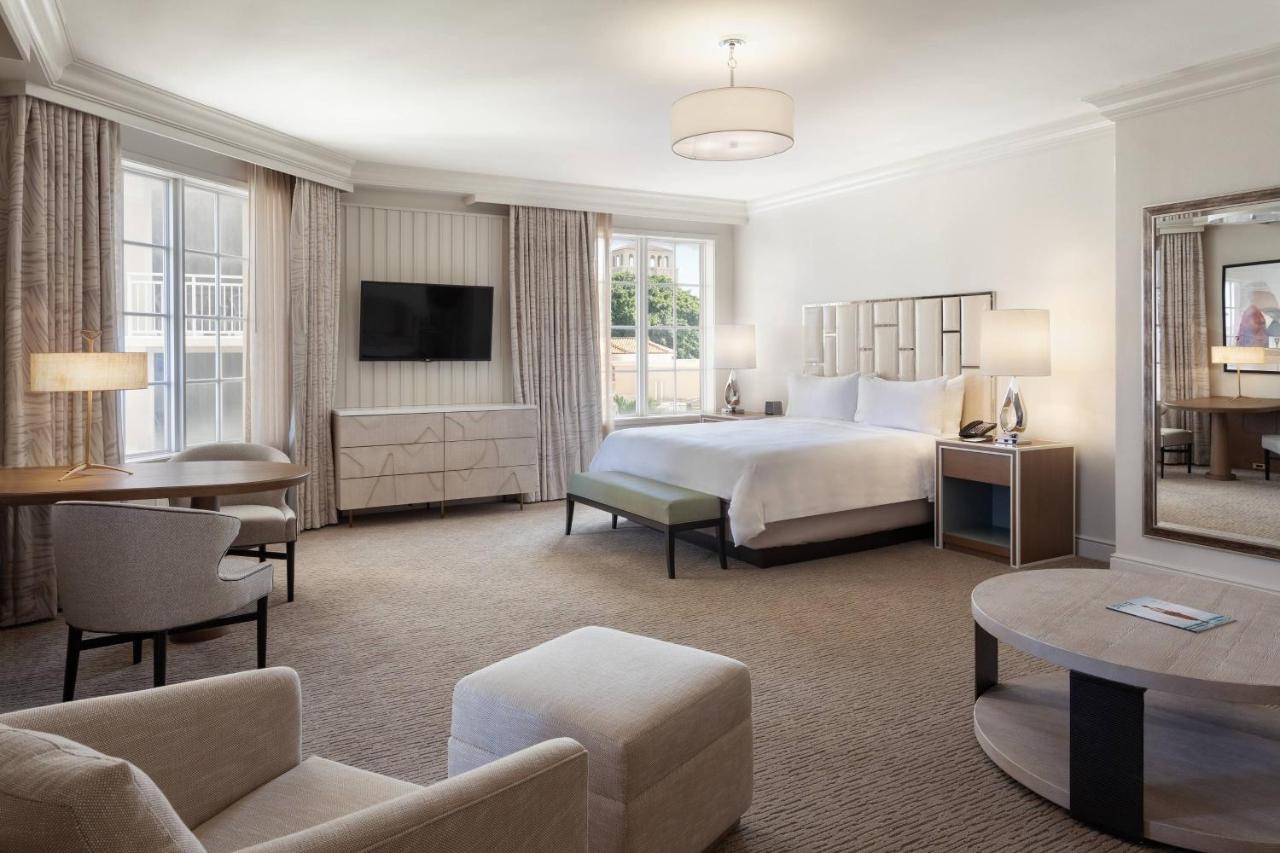 Junior Suite King, Junior Suite, 1 King, Sofa bed, Balcony,1364969135:JPEG