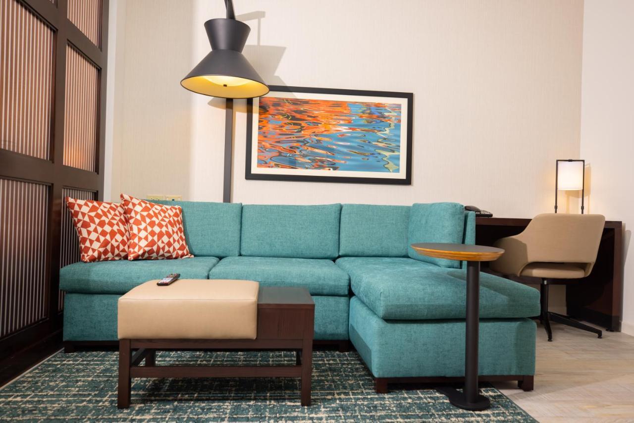 King Room with Sofa Bed and Roll-In Shower - Disability Access,1415971593:JPEG