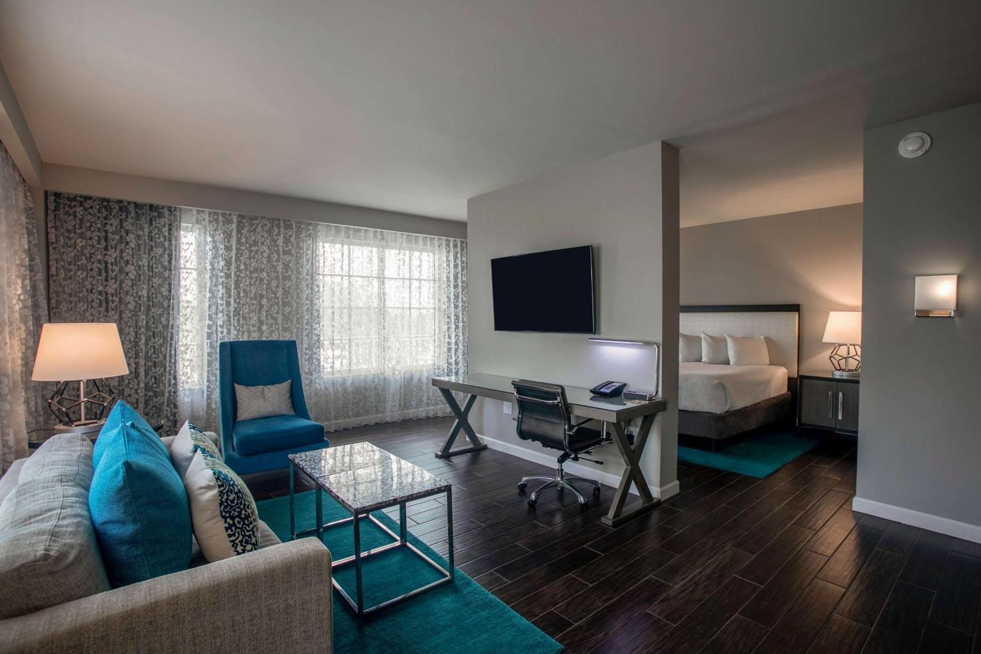 Grand Suite with Intracoastal View - Non-Smoking