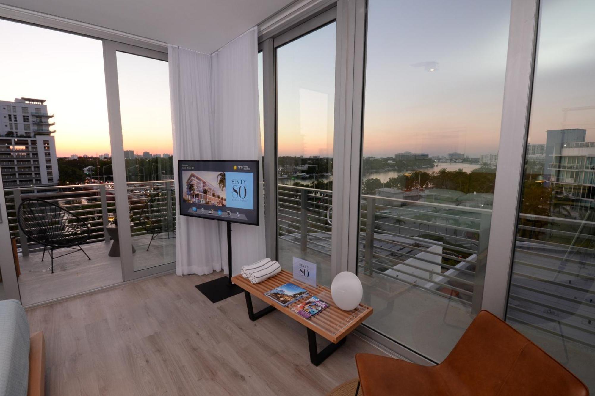 Penthouse Corner Studio with Kitchenette and Terrace,803783676:JPEG