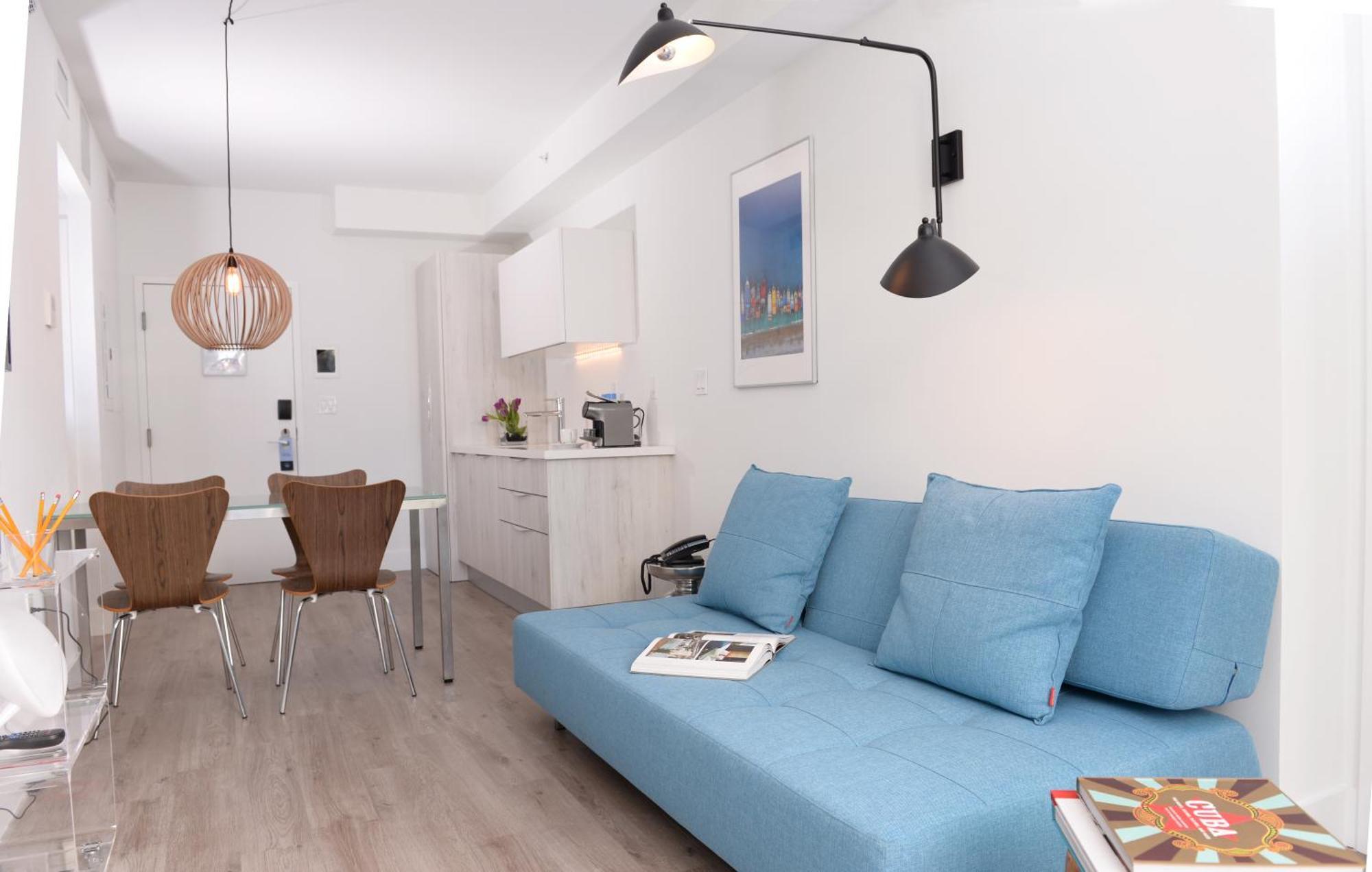 Corner One- Bedroom Suite with Kitchenette and Double Balcony,1448865538:JPEG