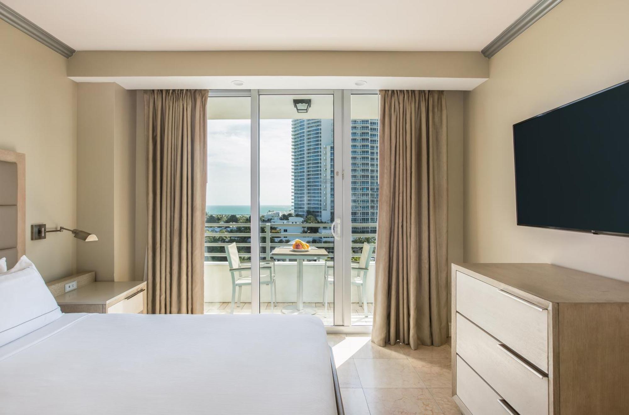 One-Bedroom King Suite with Partial Ocean View,1657146288:JPEG