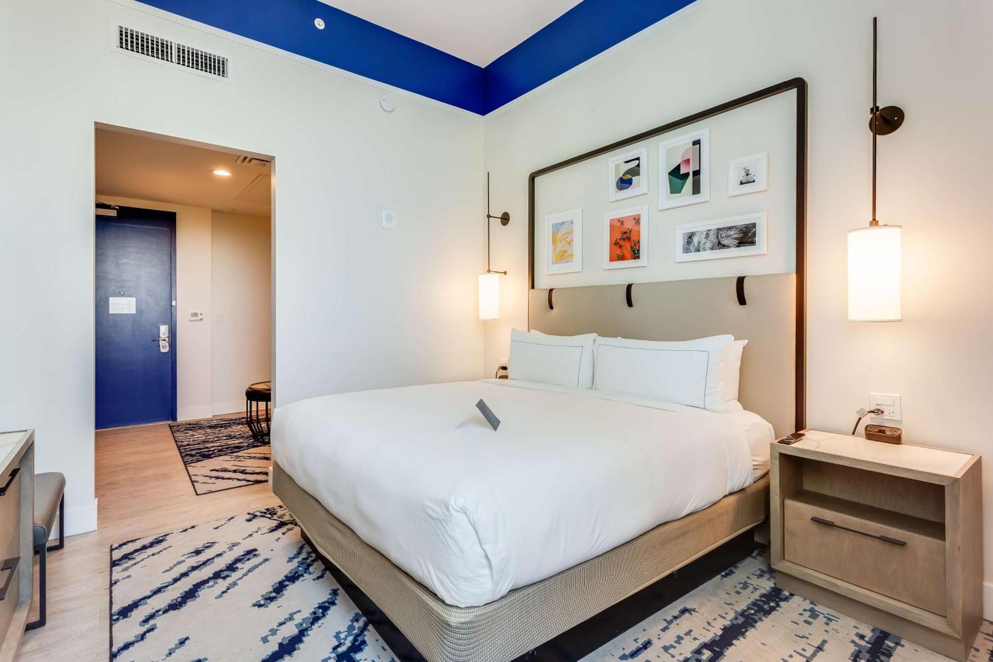 One-Bedroom King Suite,1500035539:JPEG