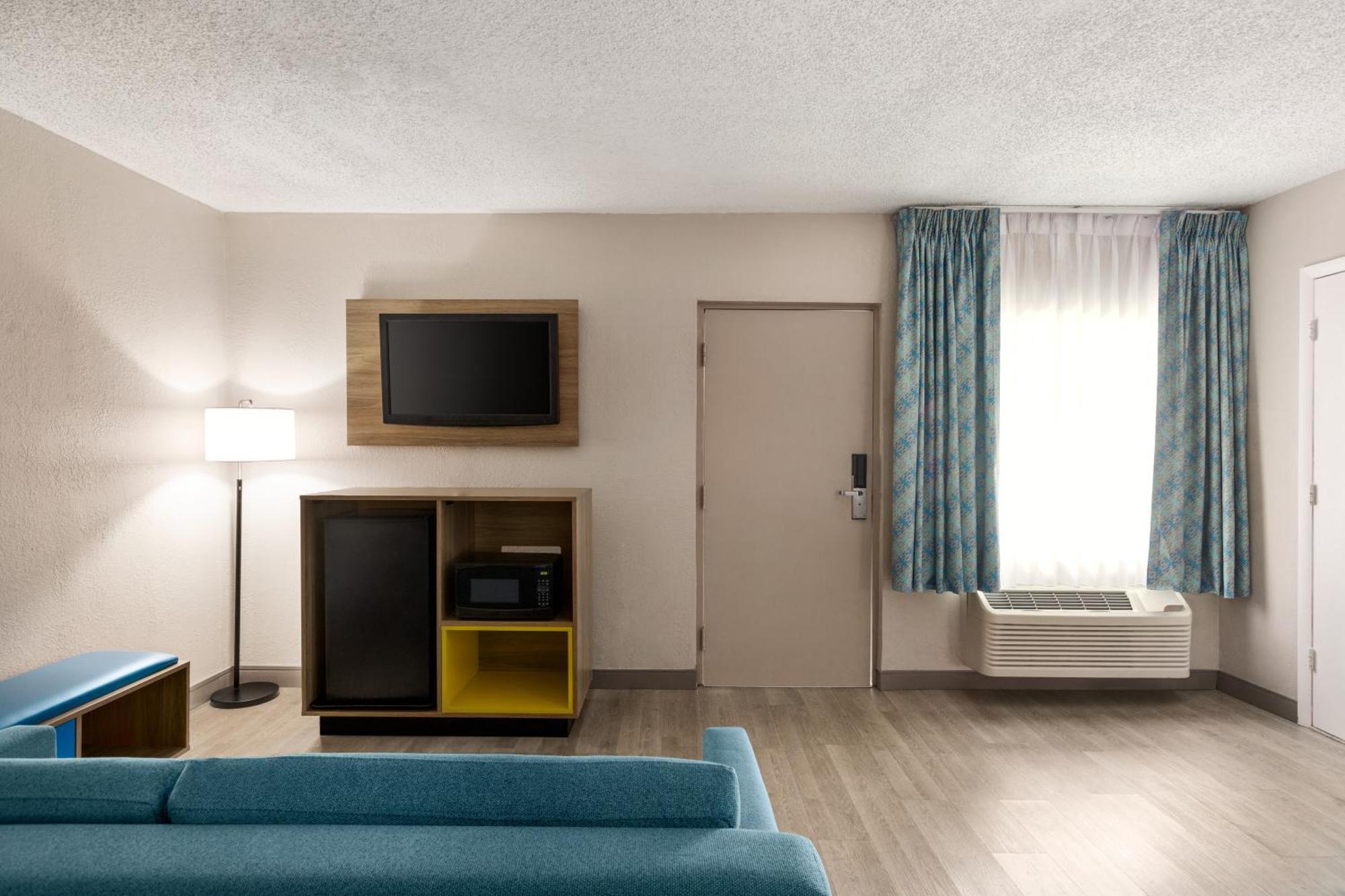 Queen Room with Two Queen Beds - Mobility/Hearing Accessible - Non-Smoking,1538176300:JPEG