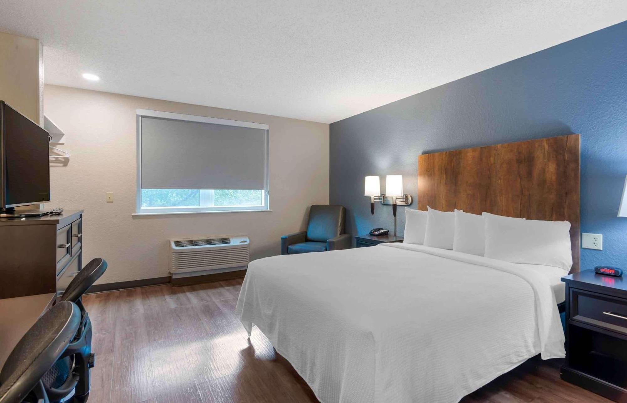 Studio with 1 Queen Bed - Hearing Accessible - Non-Smoking,1710015693:JPEG