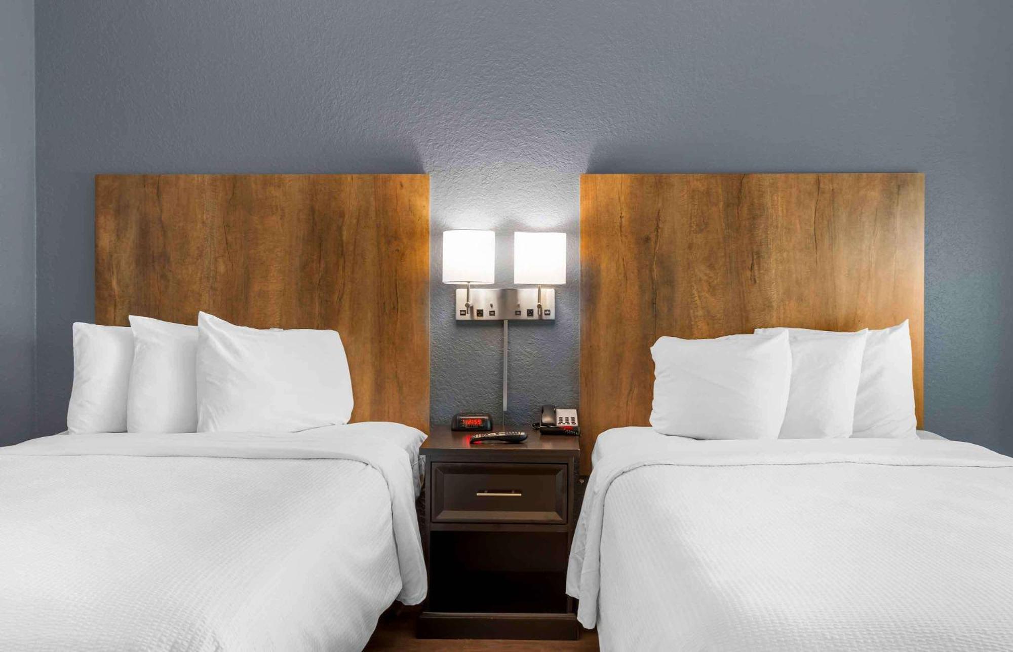 One-Bedroom Suite 2 Double Beds or Non-Smoking,1541900095:JPEG