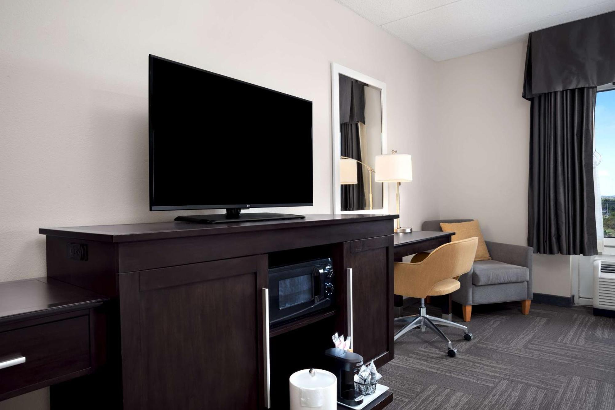 Double Room Two Queen Beds Bath Tub Mobility Hearing Access or Non-Smoking,1710326523:JPEG