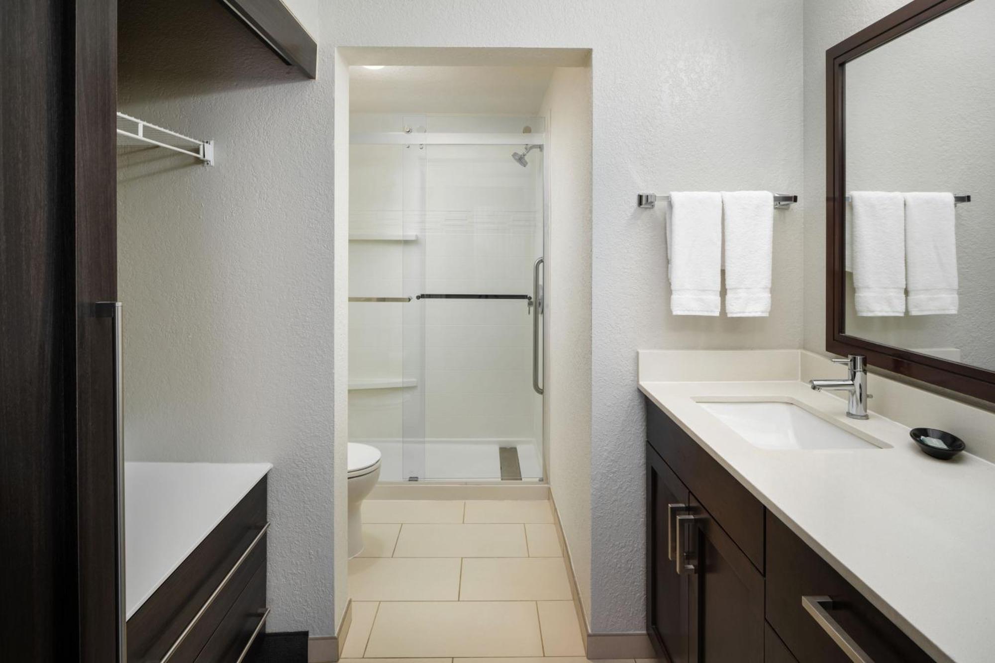 Two-Bedroom Suite,1552766842:JPEG