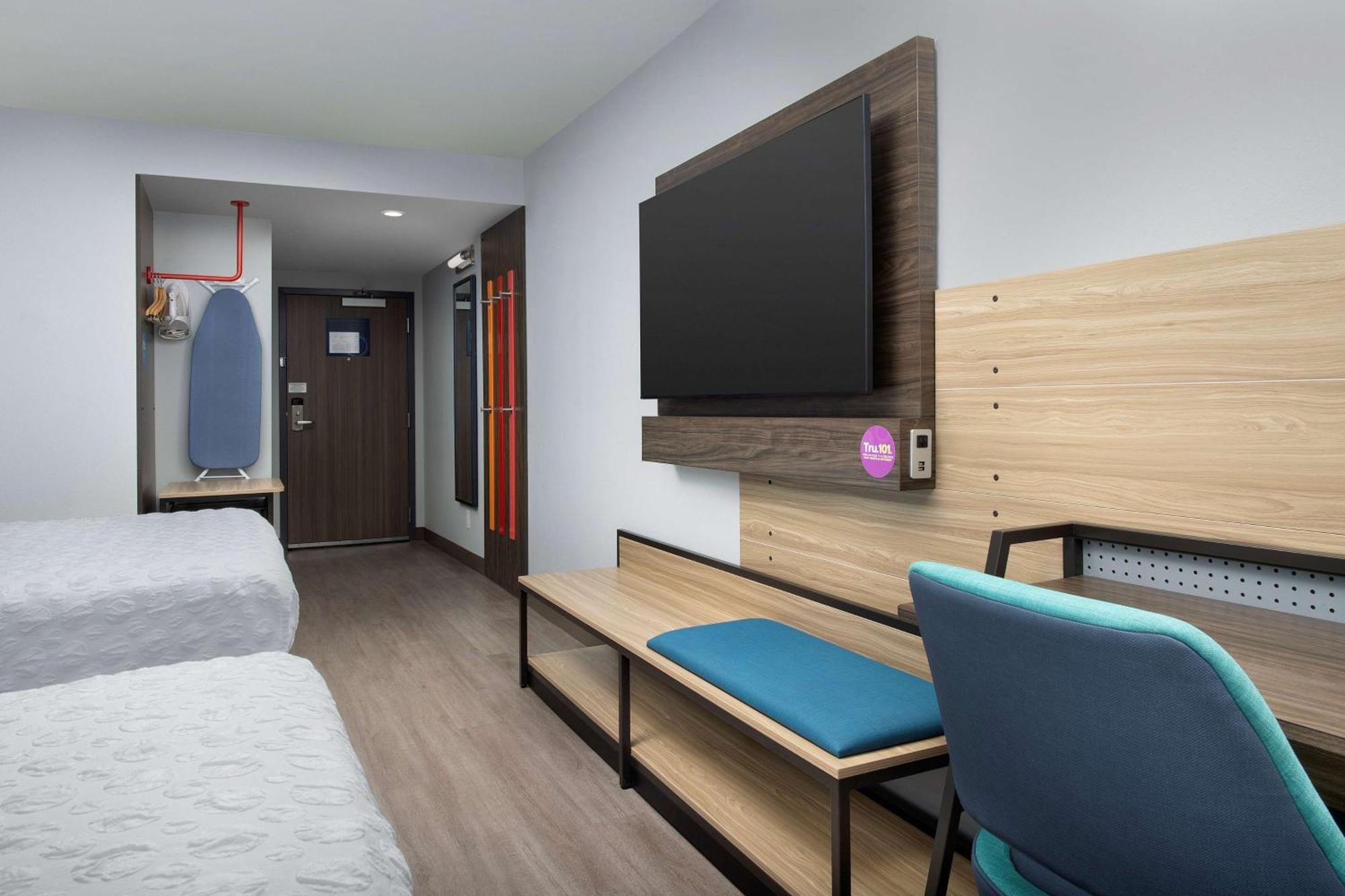 Queen Studio Two Queen Beds Hearing Accessible or Non-Smoking,1557059281:JPEG