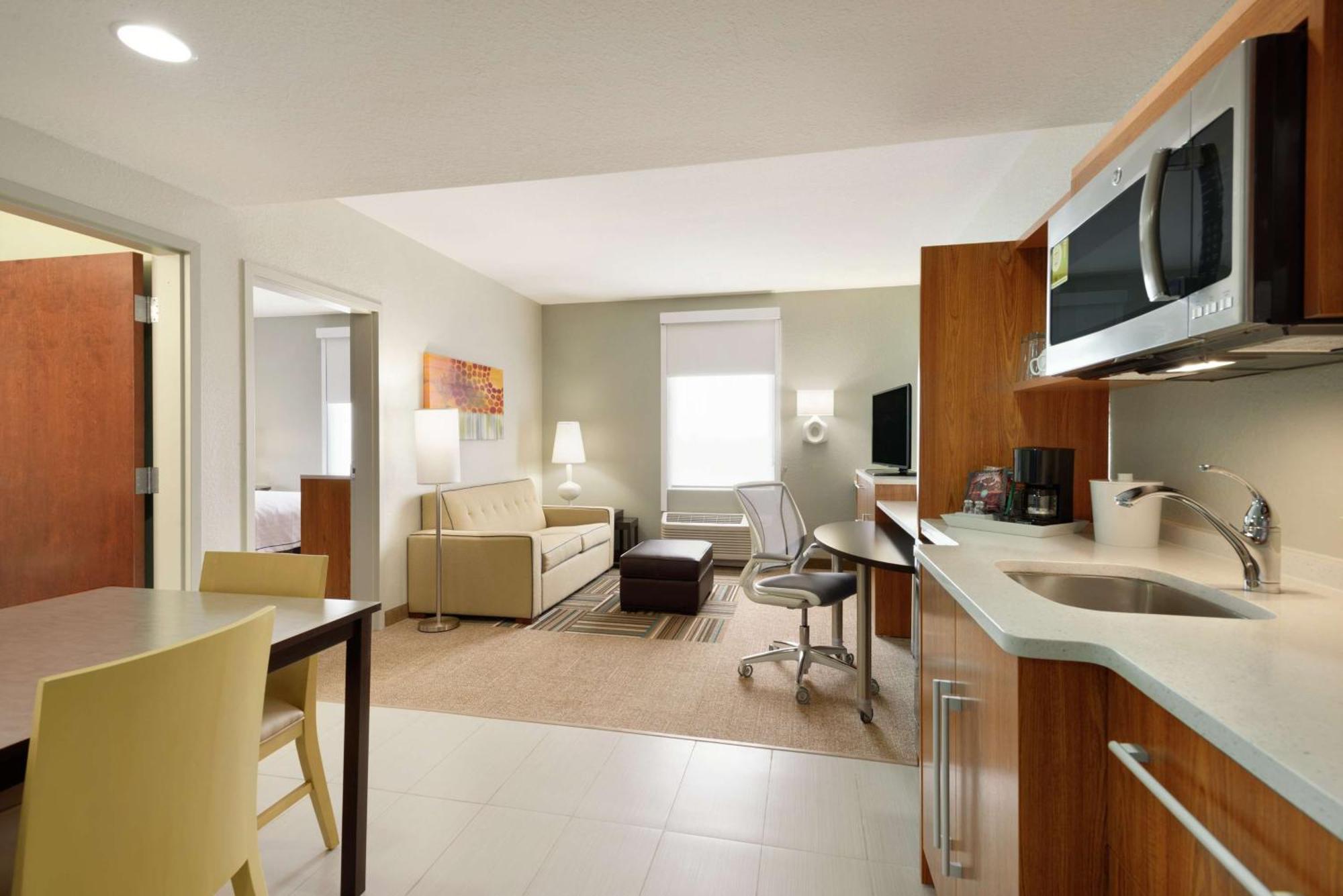 One-Bedroom King Suite - Non-Smoking,1557869845:JPEG
