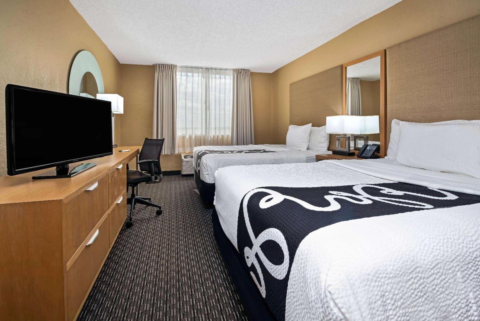 Executive Room Two Double Beds Non-Smoking,1610234125:JPEG