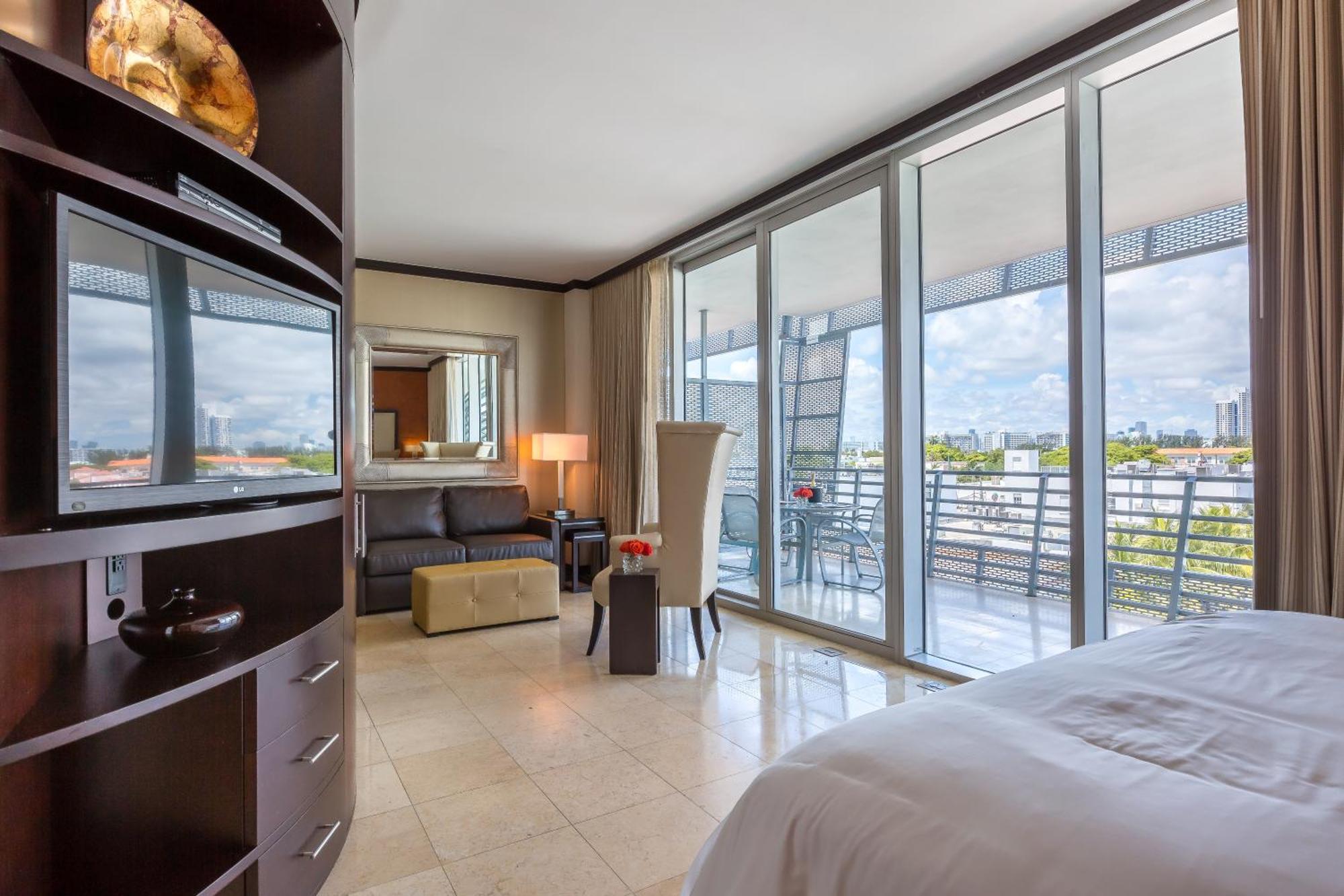 Penthouse City View