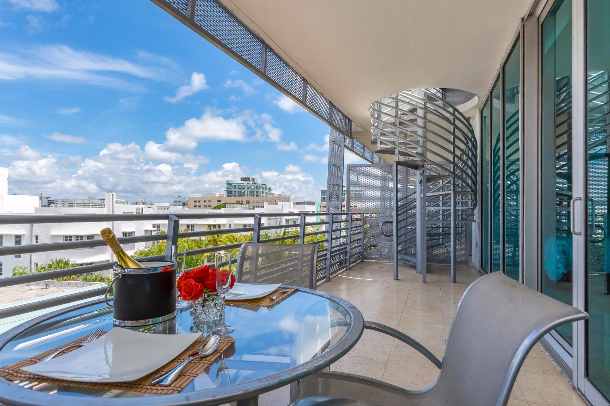 Penthouse City View
