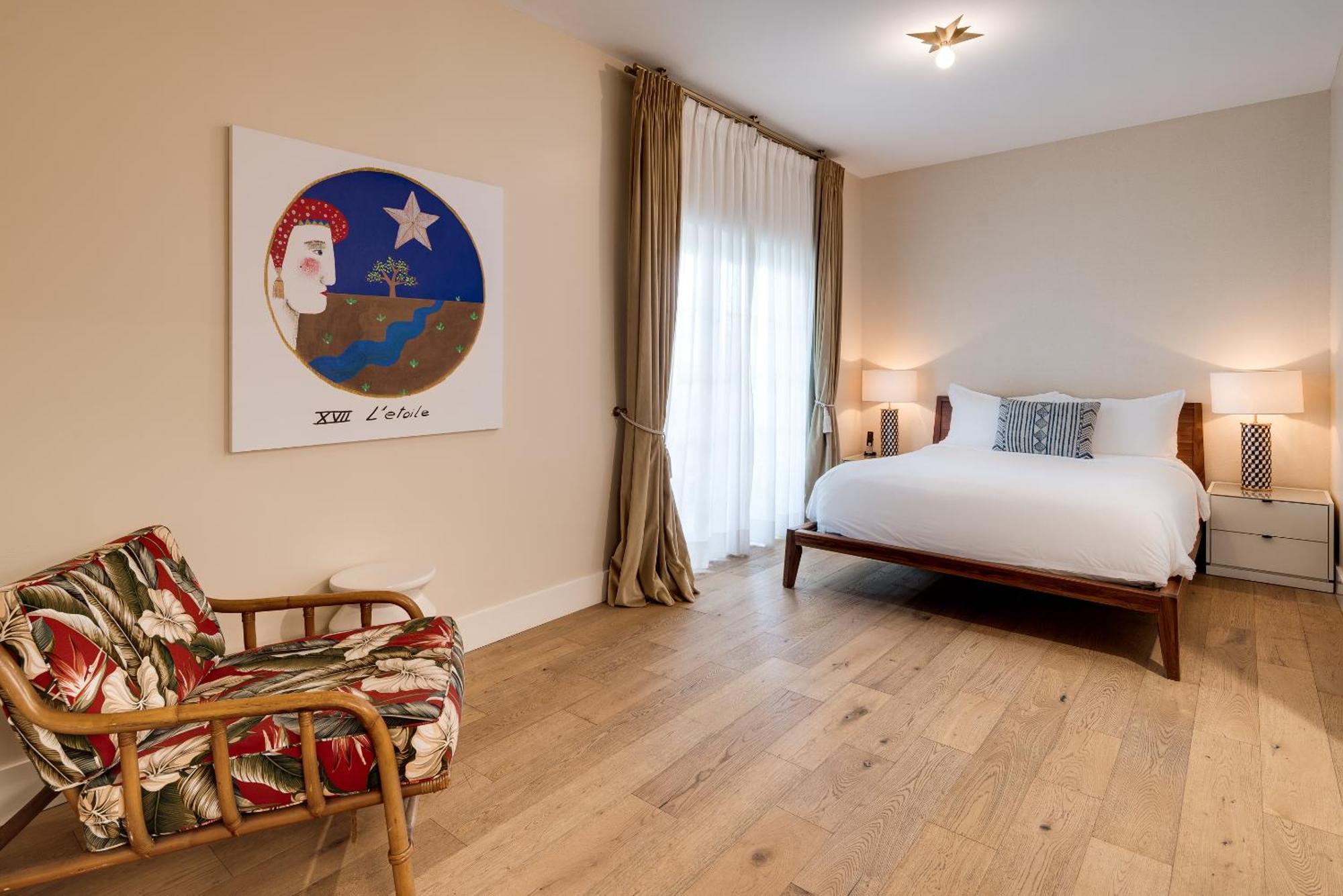 Deluxe Queen Room
