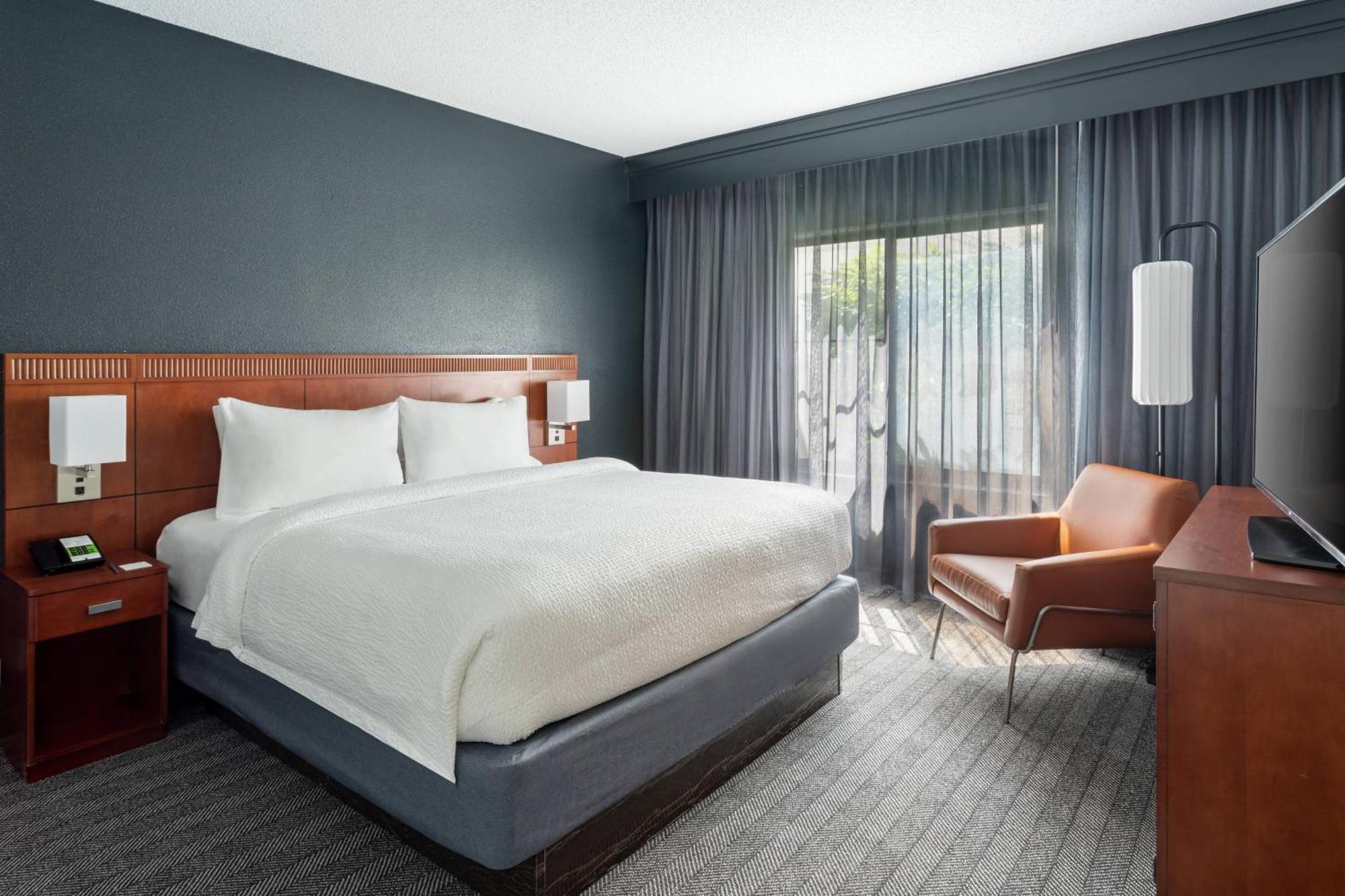 Guest room, 1 King, Sofa bed, Courtyard view,1609316777:JPEG
