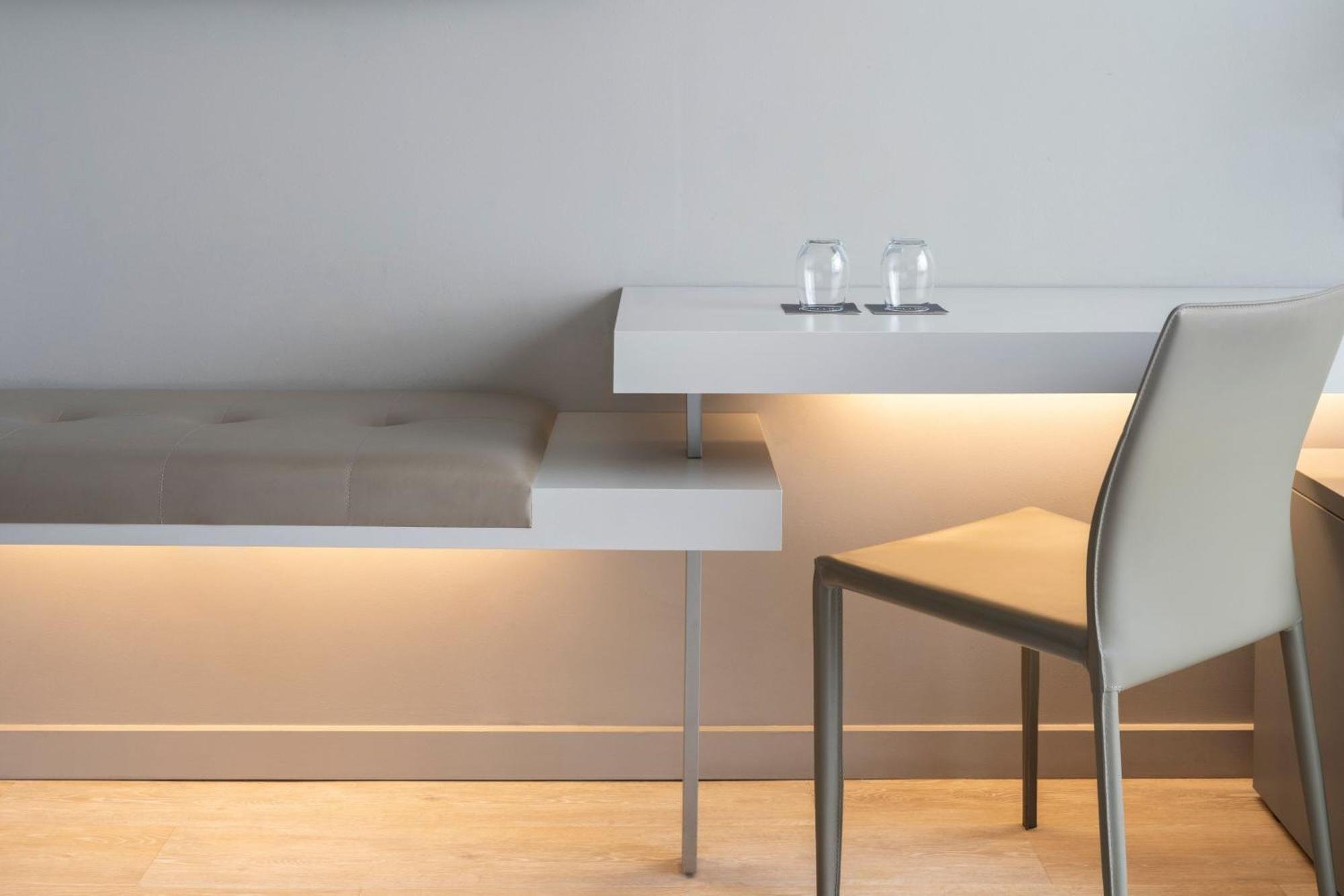 King Suite with Ocean View and Balcony - Corner Room,1609738926:JPEG