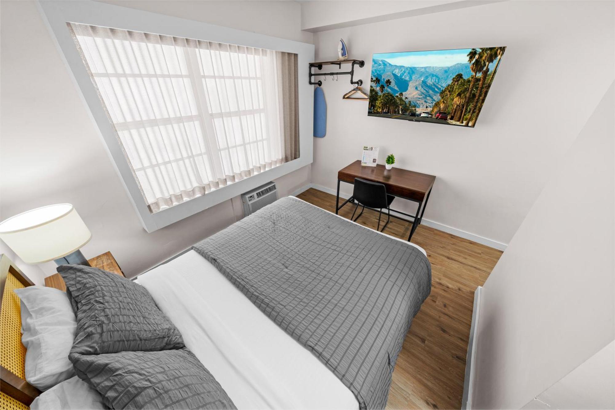 Standard Accessible Queen Room