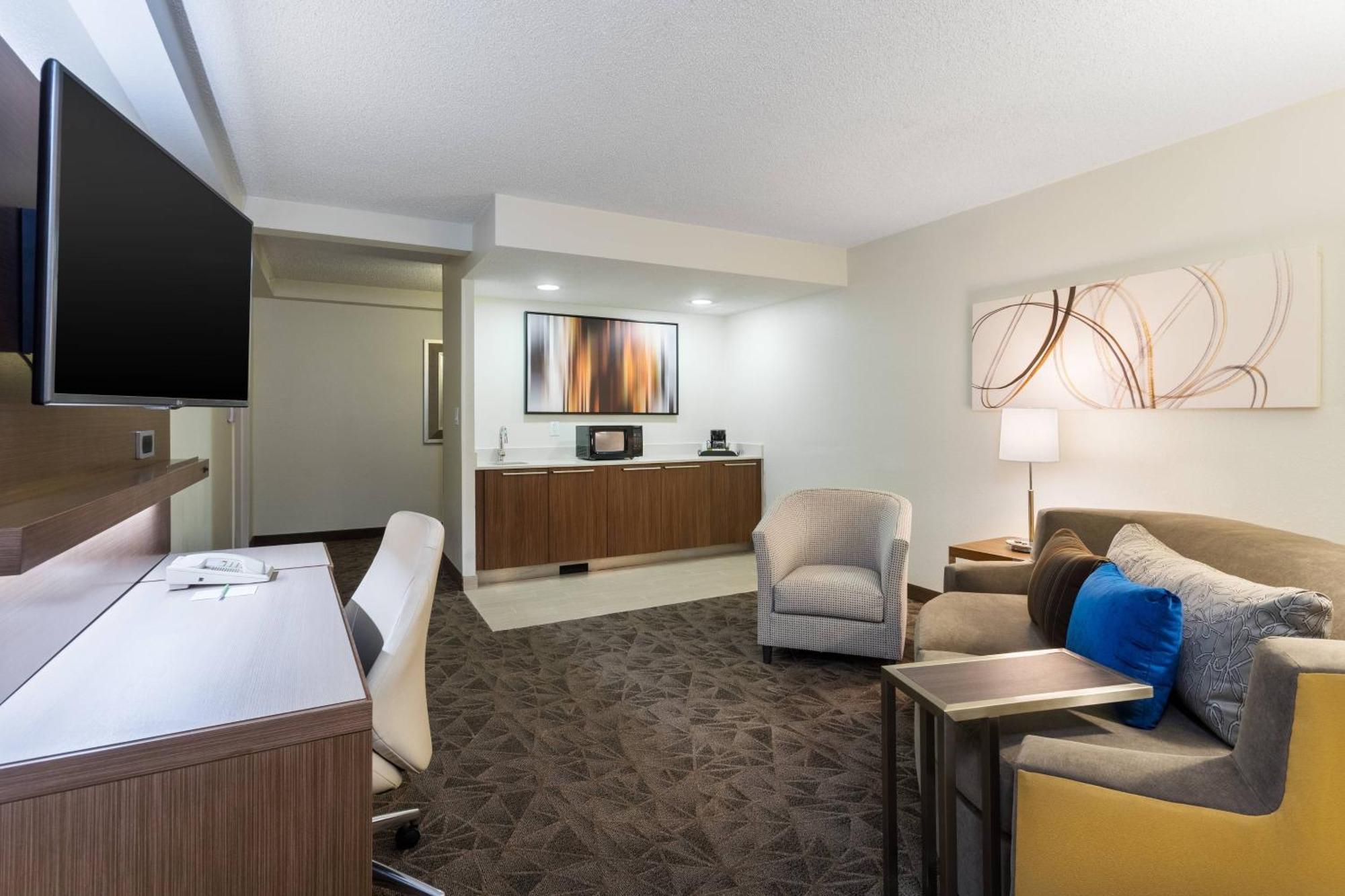 One-Bedroom King Suite with Sofa Bed,1632225397:JPEG