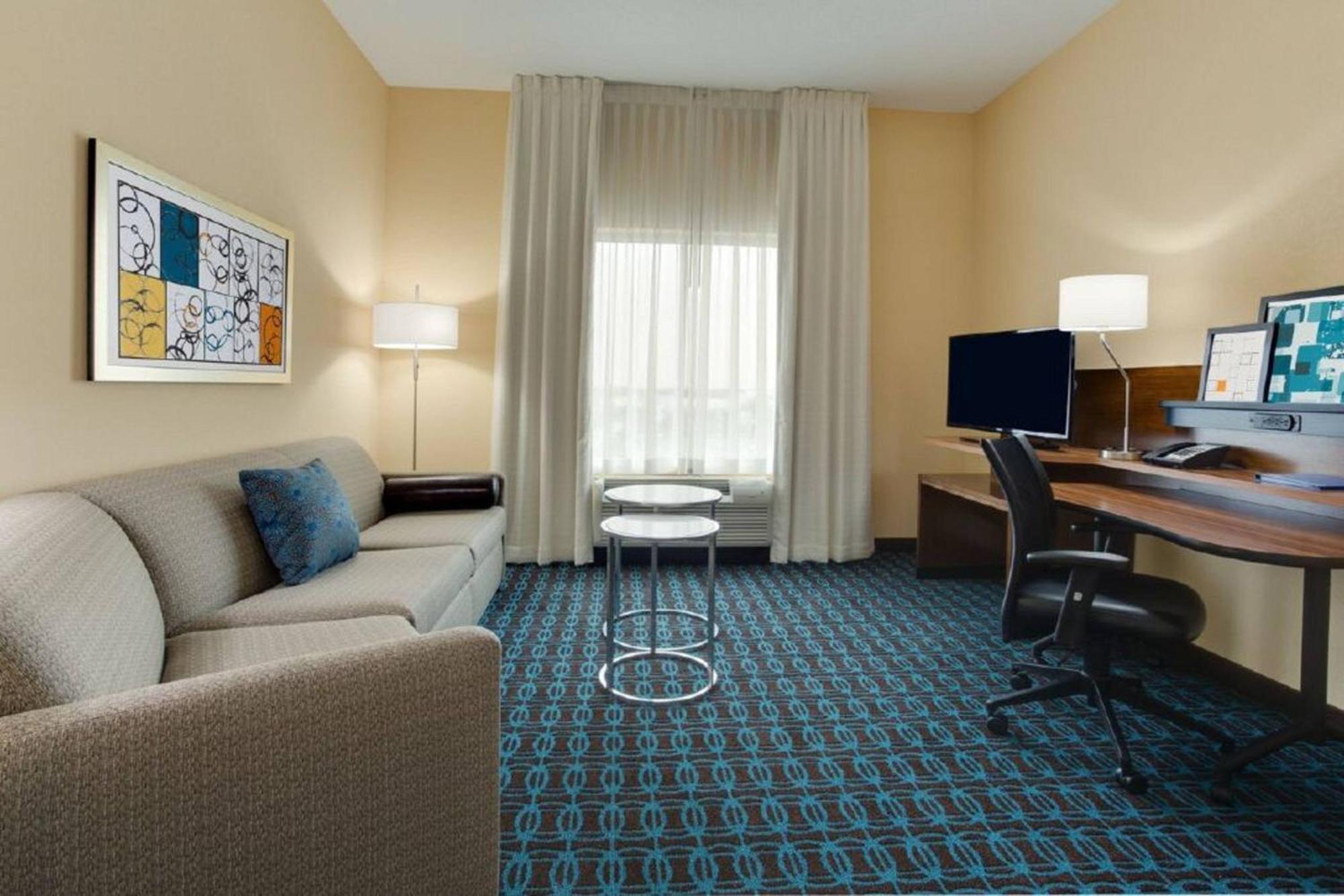 King Suite with Transfer Shower and Sofa Bed - Mobility Access,1633038447:JPEG