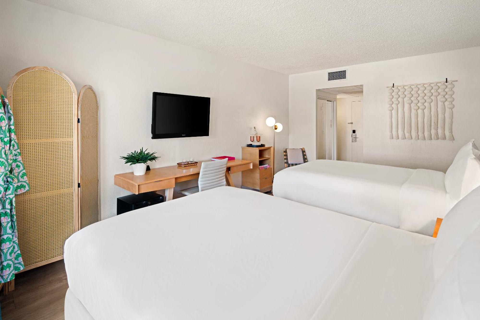 Quadruple Room with Queen Bed and Balcony - Non-Smoking,1640372632:JPEG
