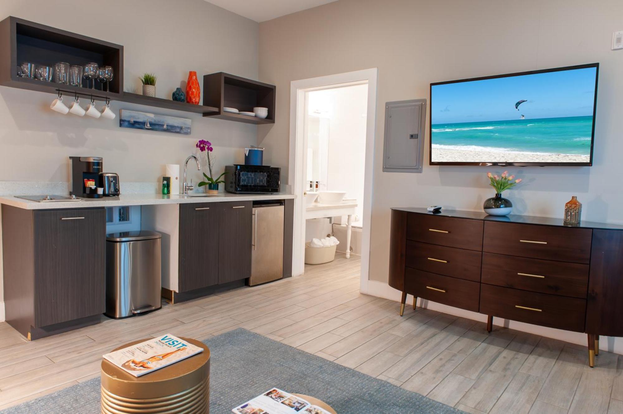 One Bedroom Queen Suite