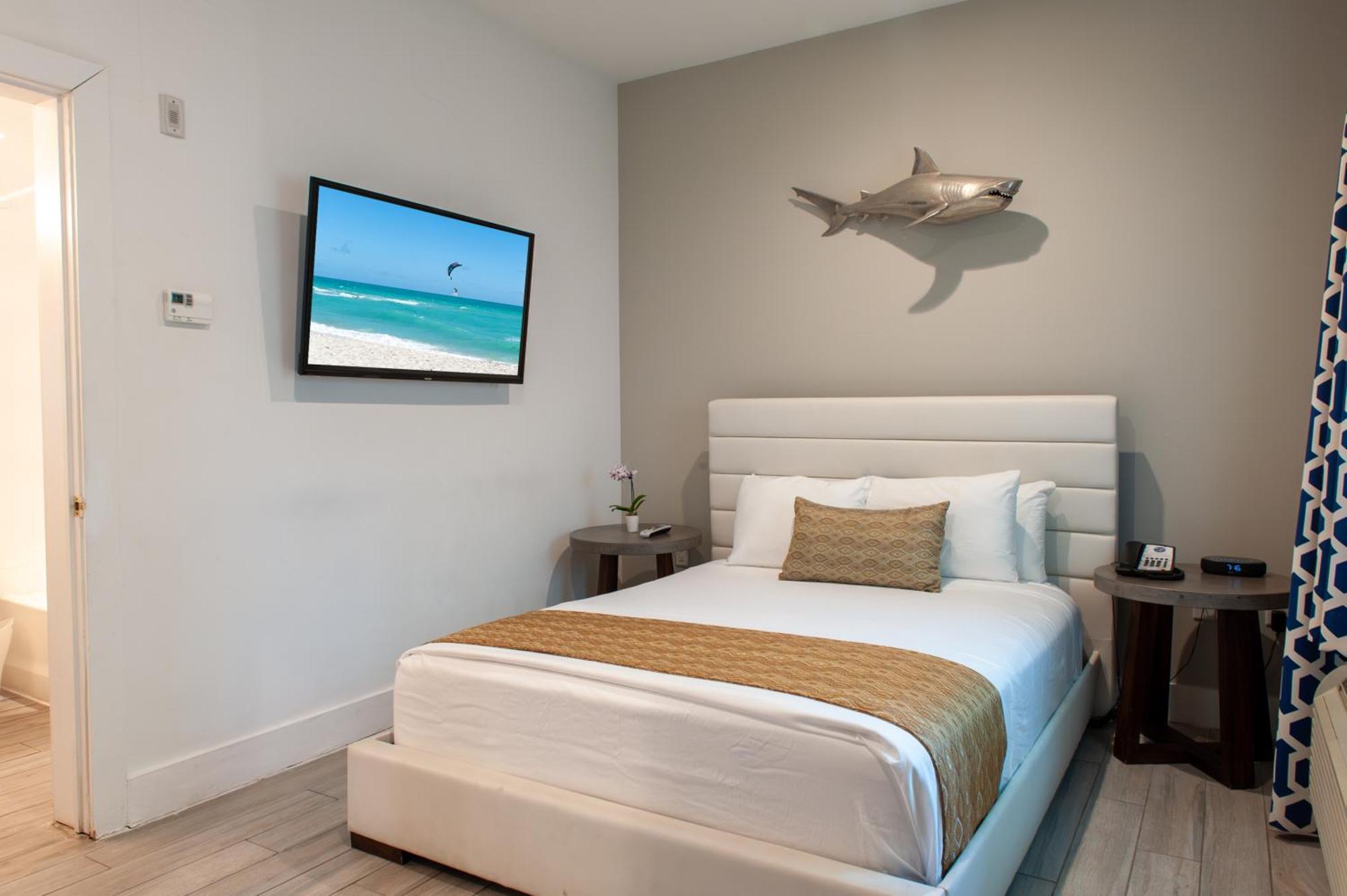 One Bedroom Queen Suite