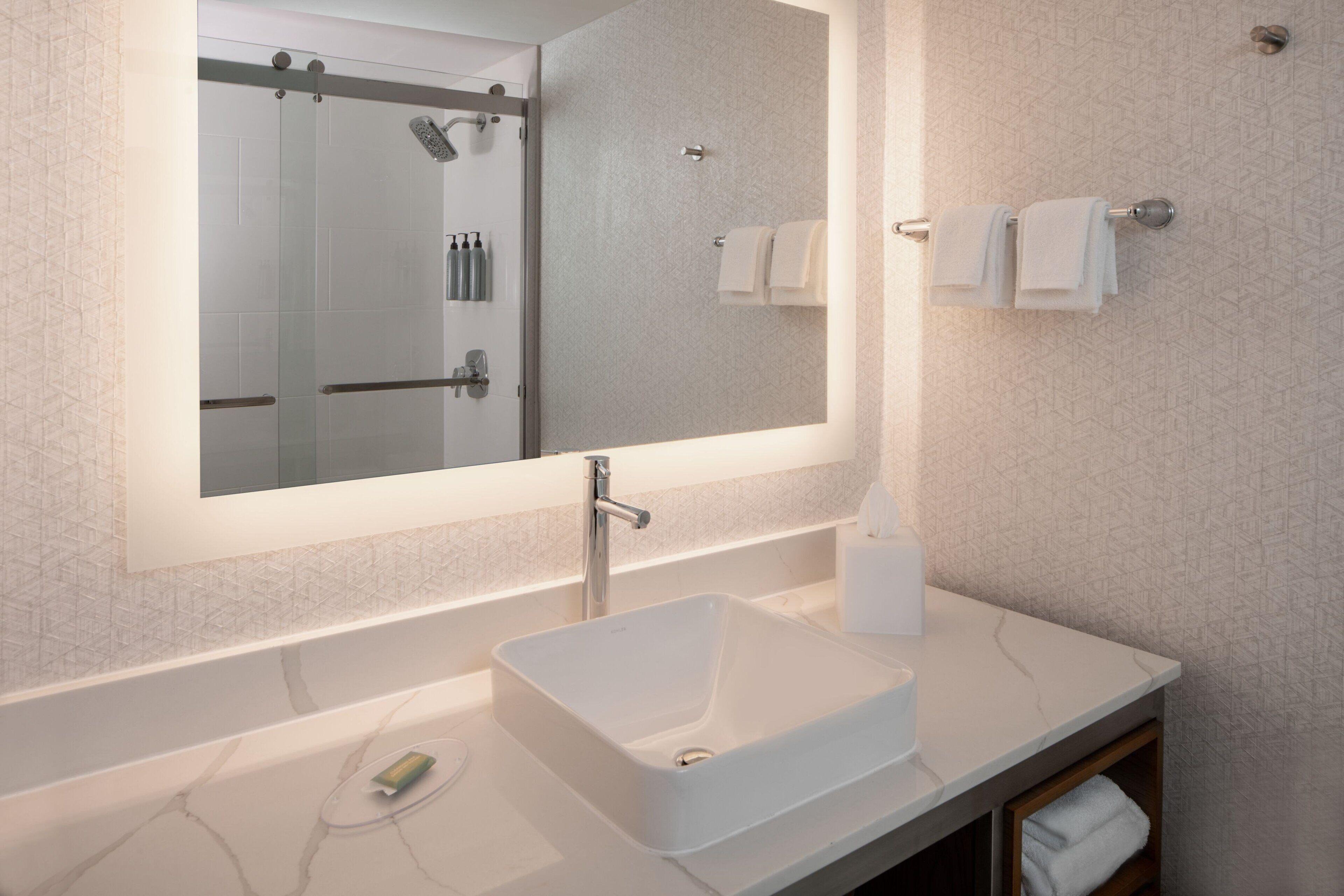 King Room with Adapted Tub - Mobility Accessible,1616882702:JPEG