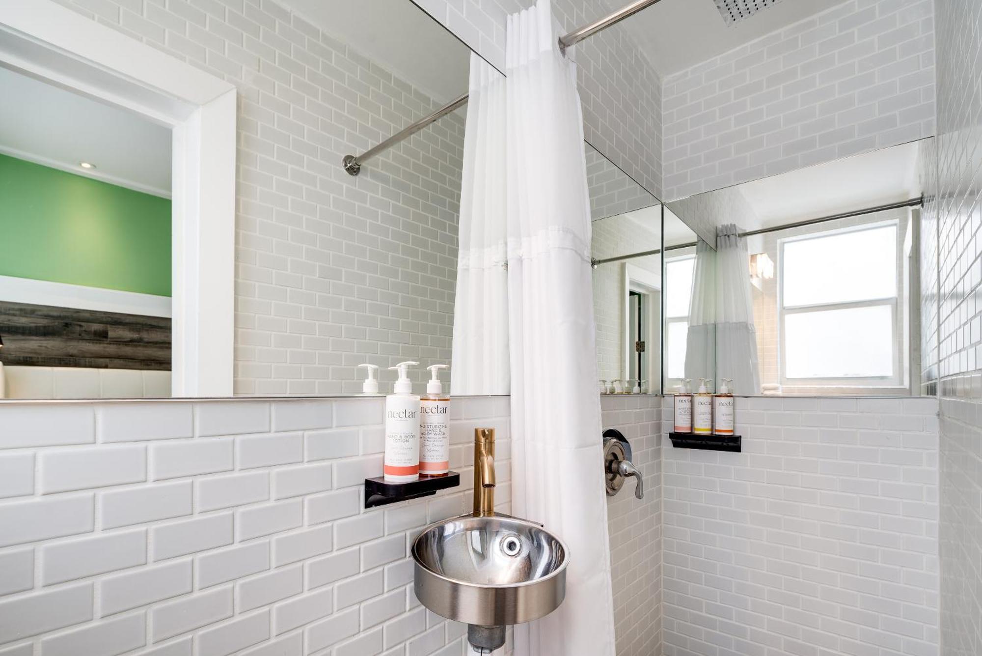 Queen Bedroom,1710589649:JPEG