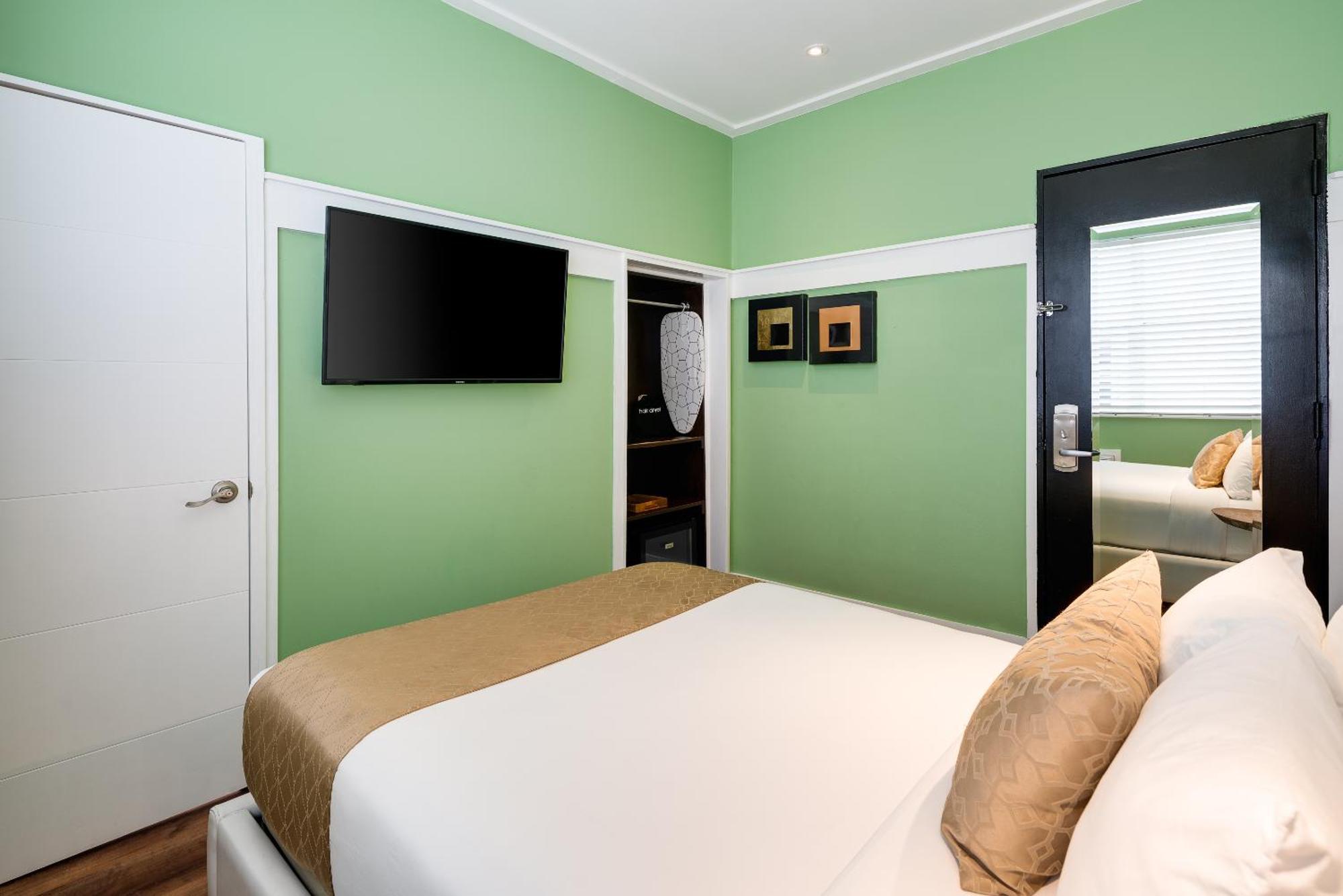 Queen Bedroom