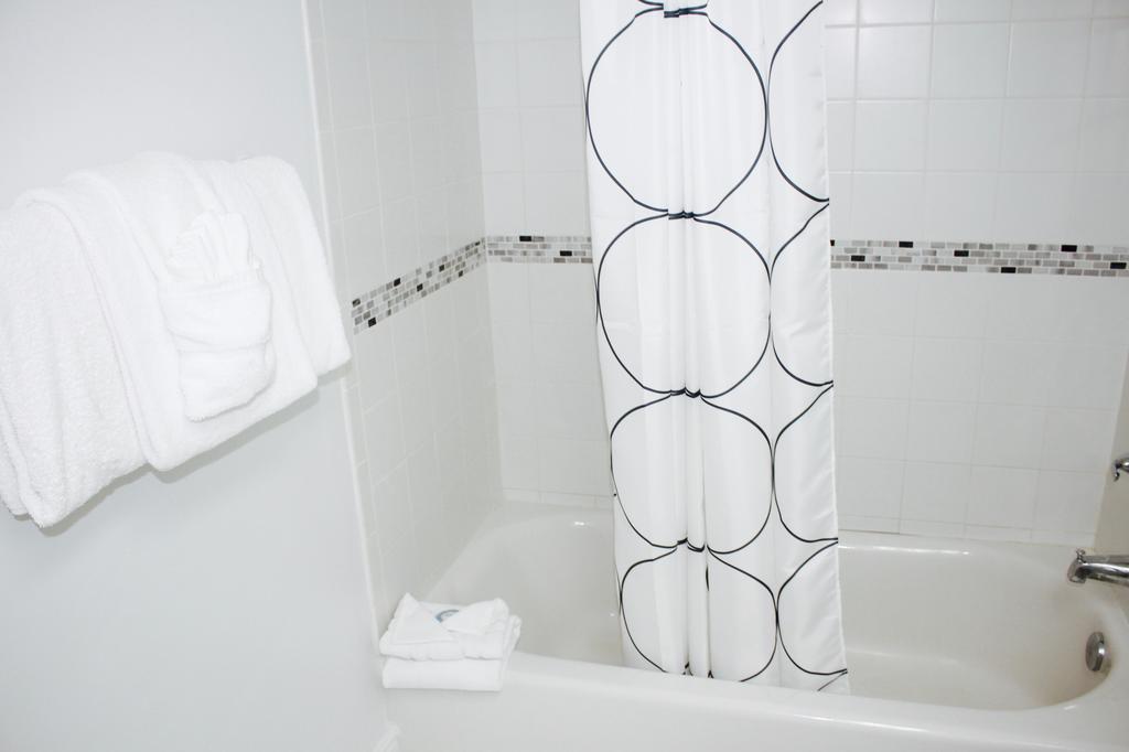 Deluxe One Bedroom Suite