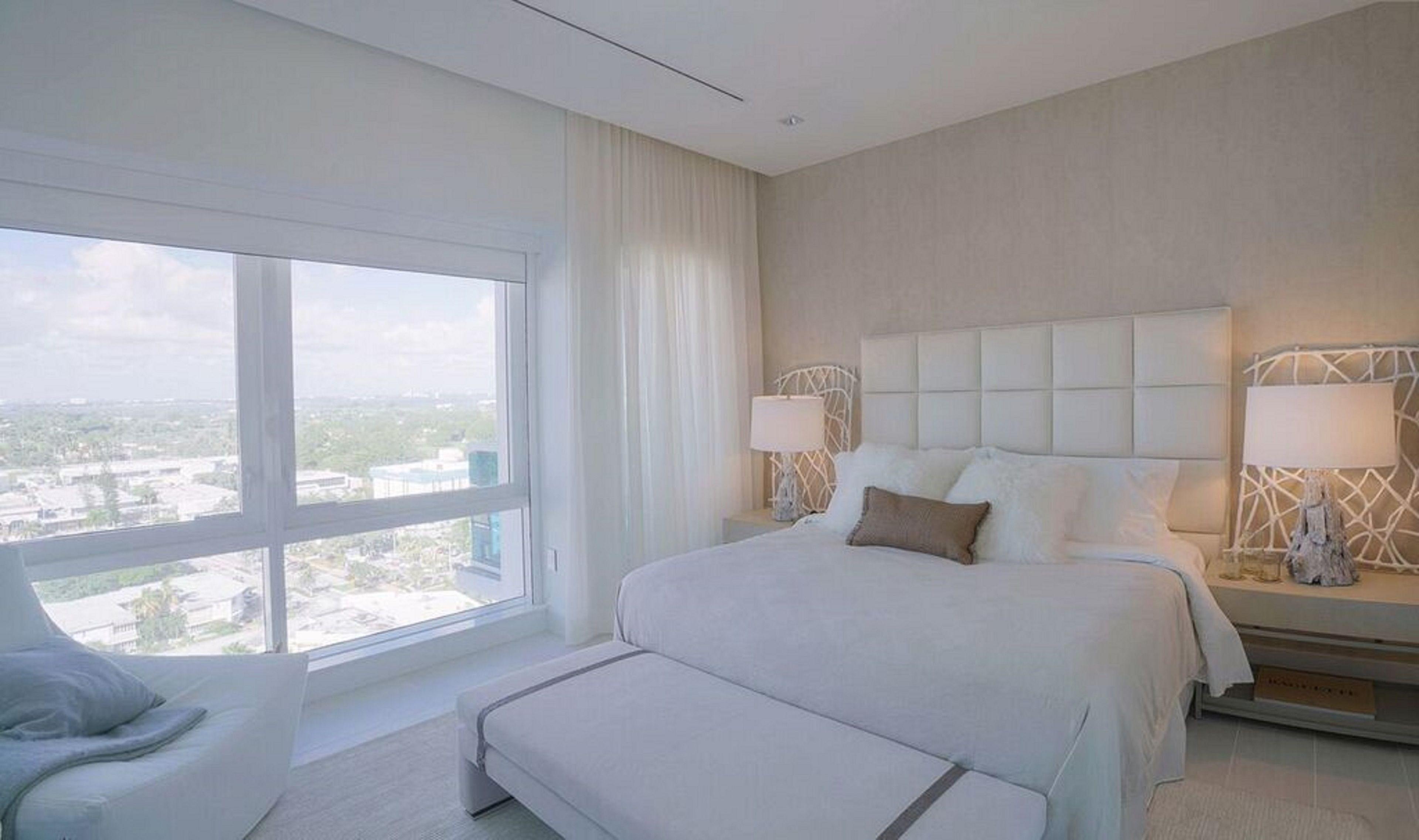 Attico con 2 Camere da Letto e Vista Città