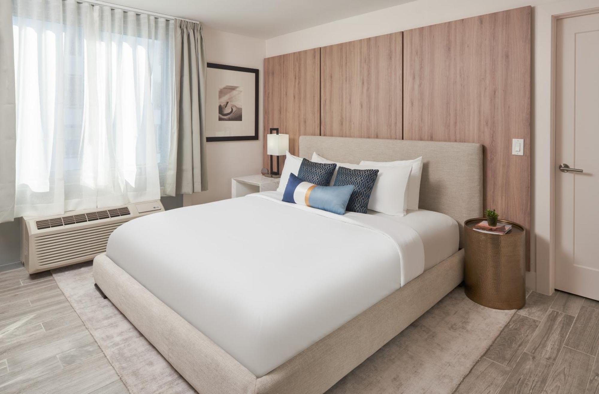 King Suite, Oceanfront (Self Check-in with Virtual Front Desk),1739668485:JPEG