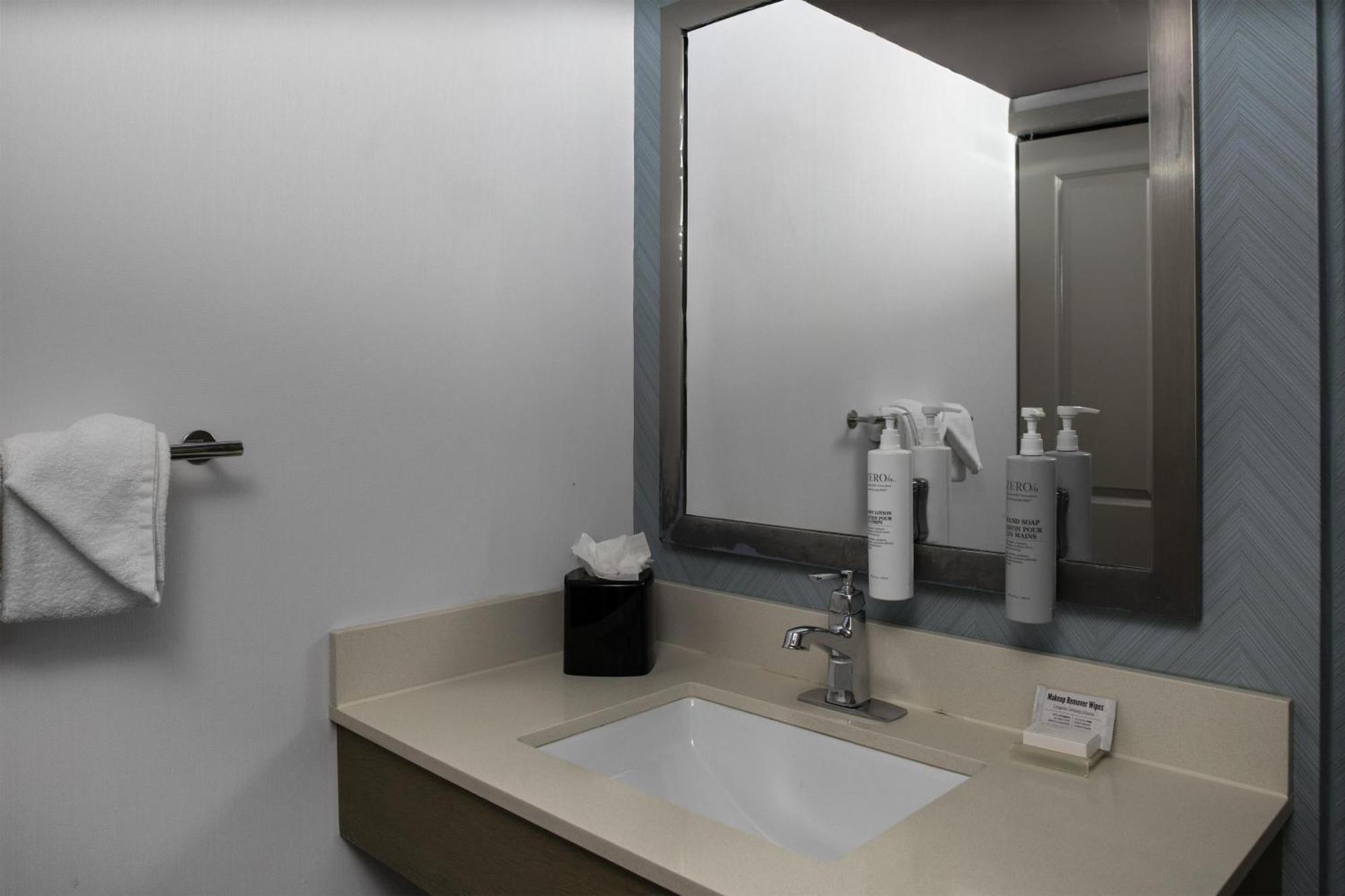 Queen Room with Two Queen Beds,1742904575:JPEG