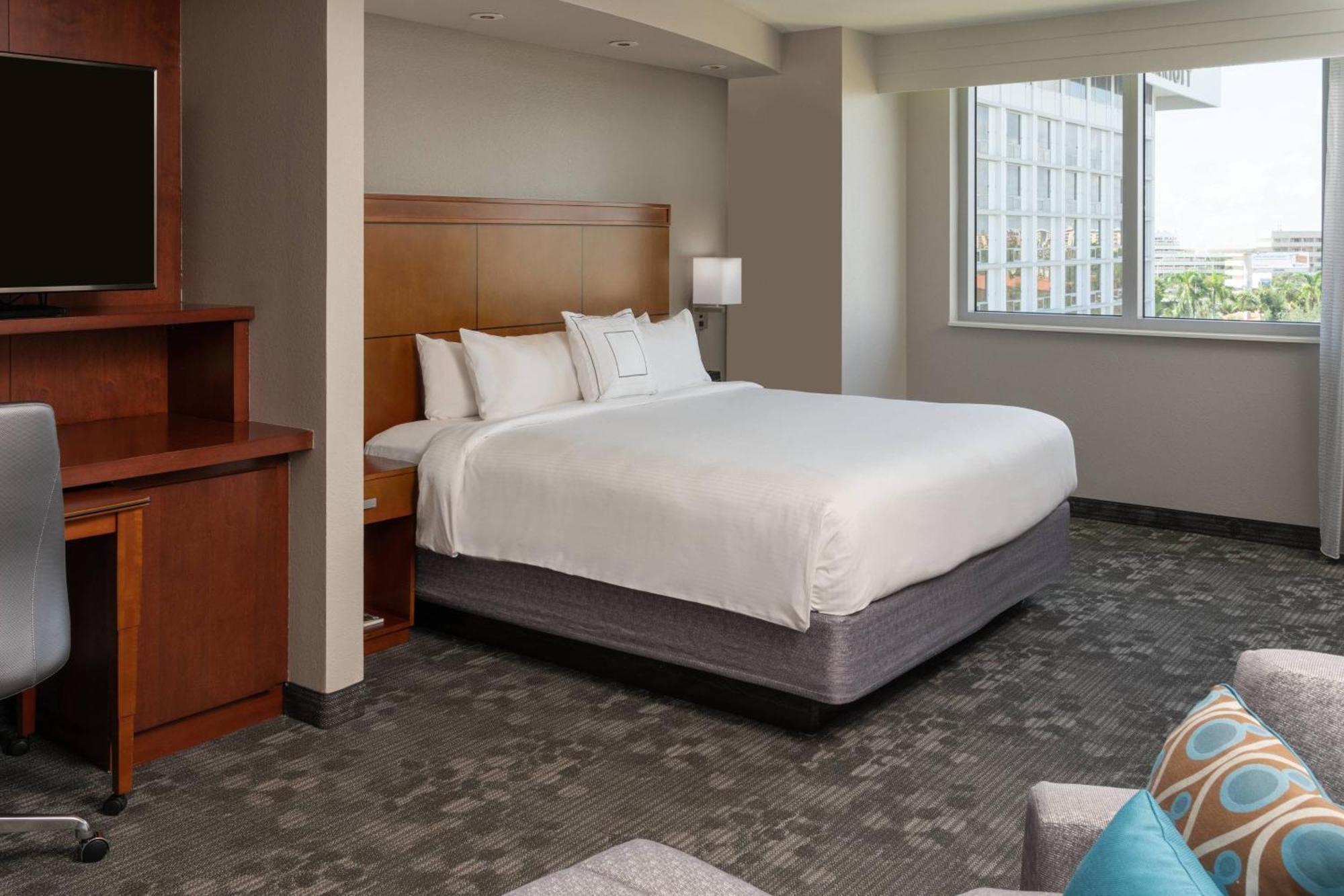 Deluxe King Room,1382513606:JPEG