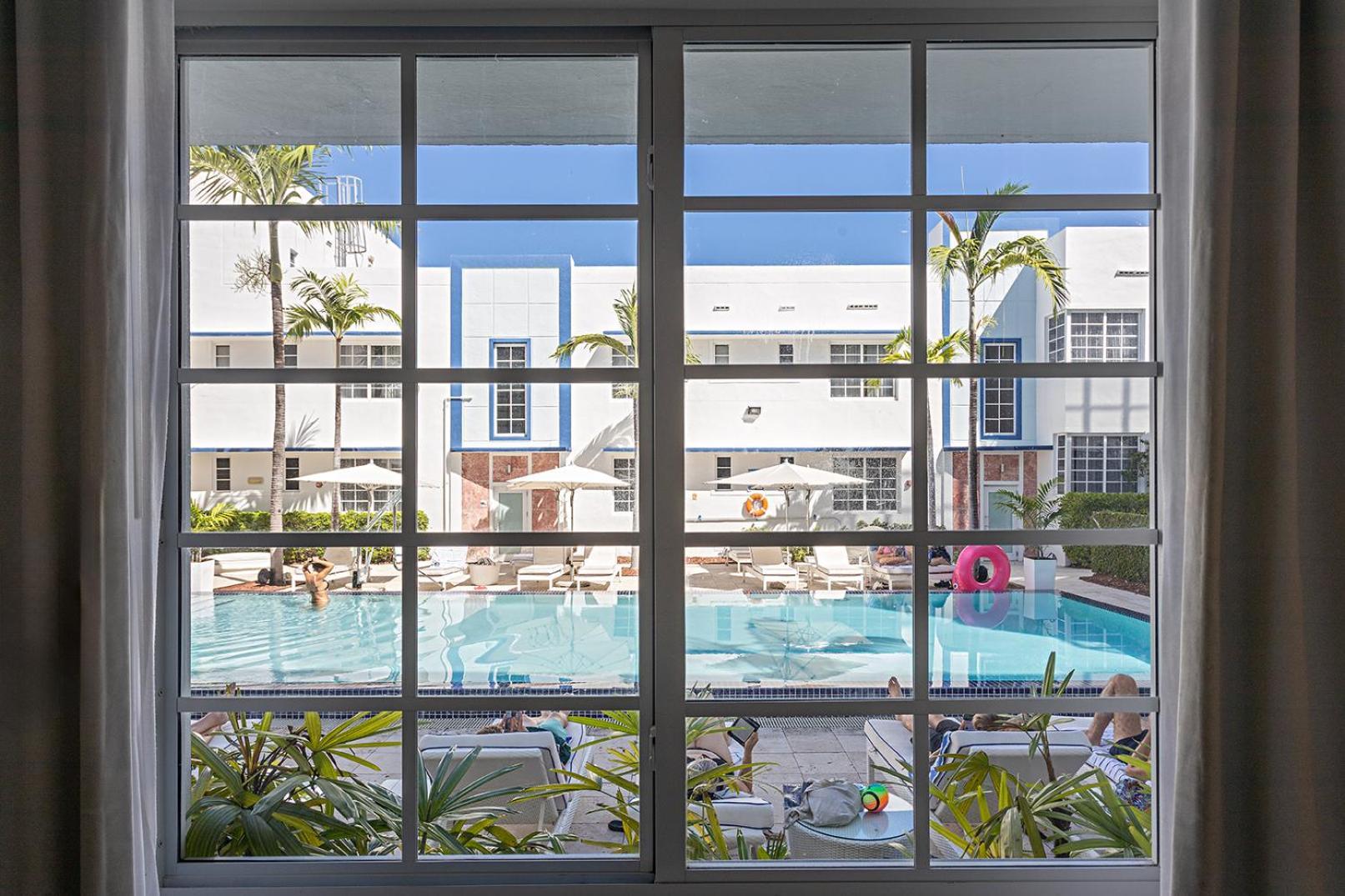 Superior King Pool View