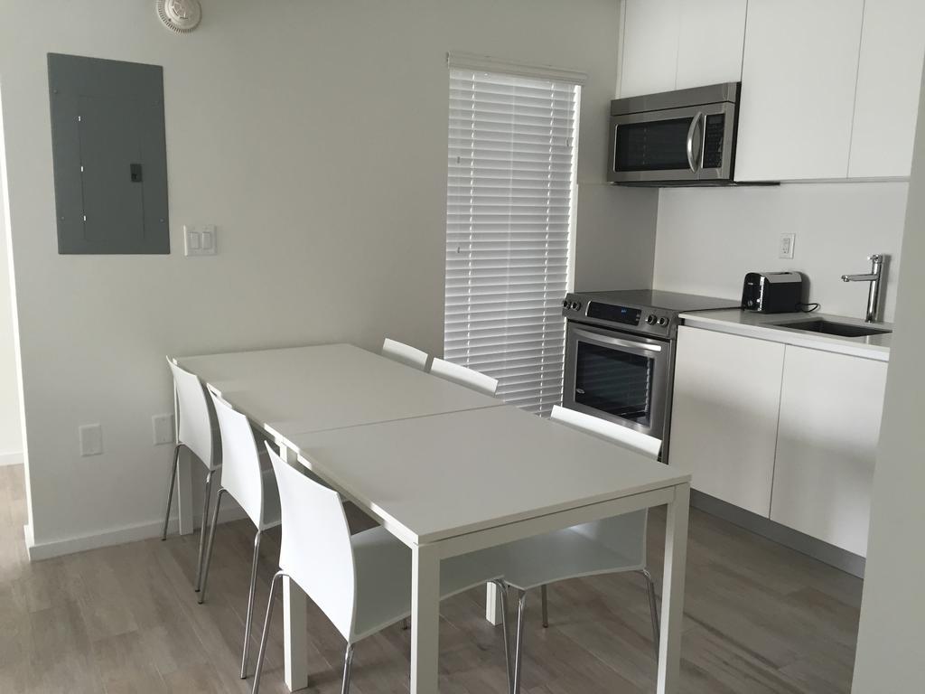 Two-Bedroom Apartment 1 King & 3 Twins